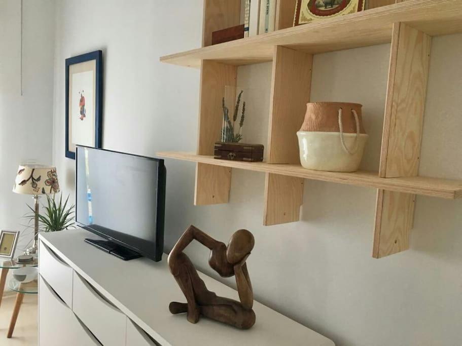 APARTAMENTO EN FUENGIROLA CON PARKING Y PISCINA.