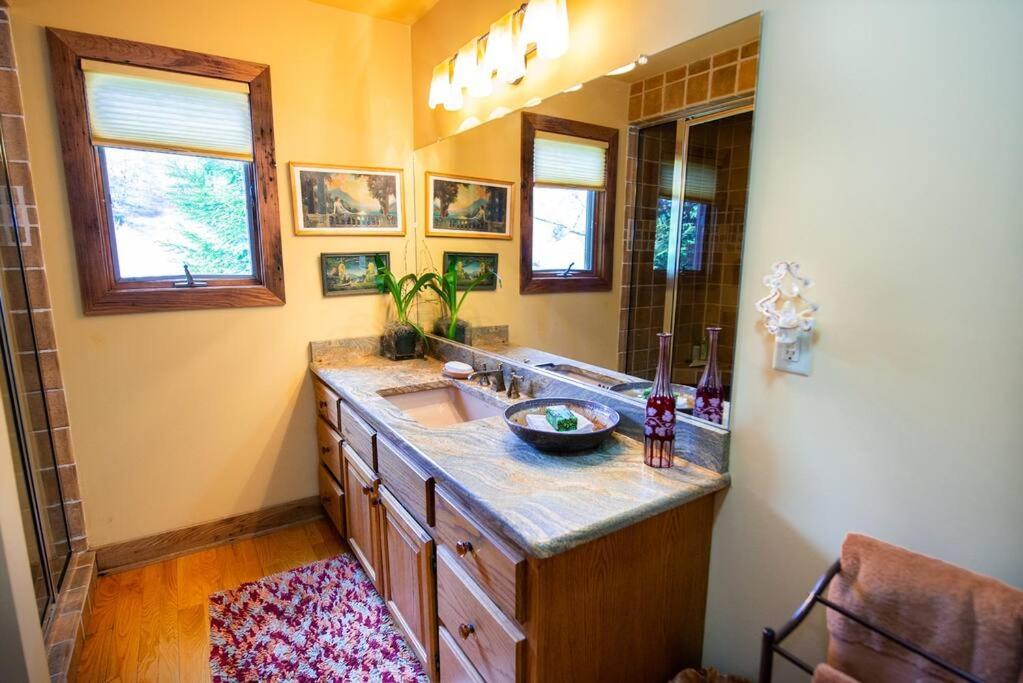 LUXURY!! Hot Tub, Pool Table, River & Petting zoo? view 4