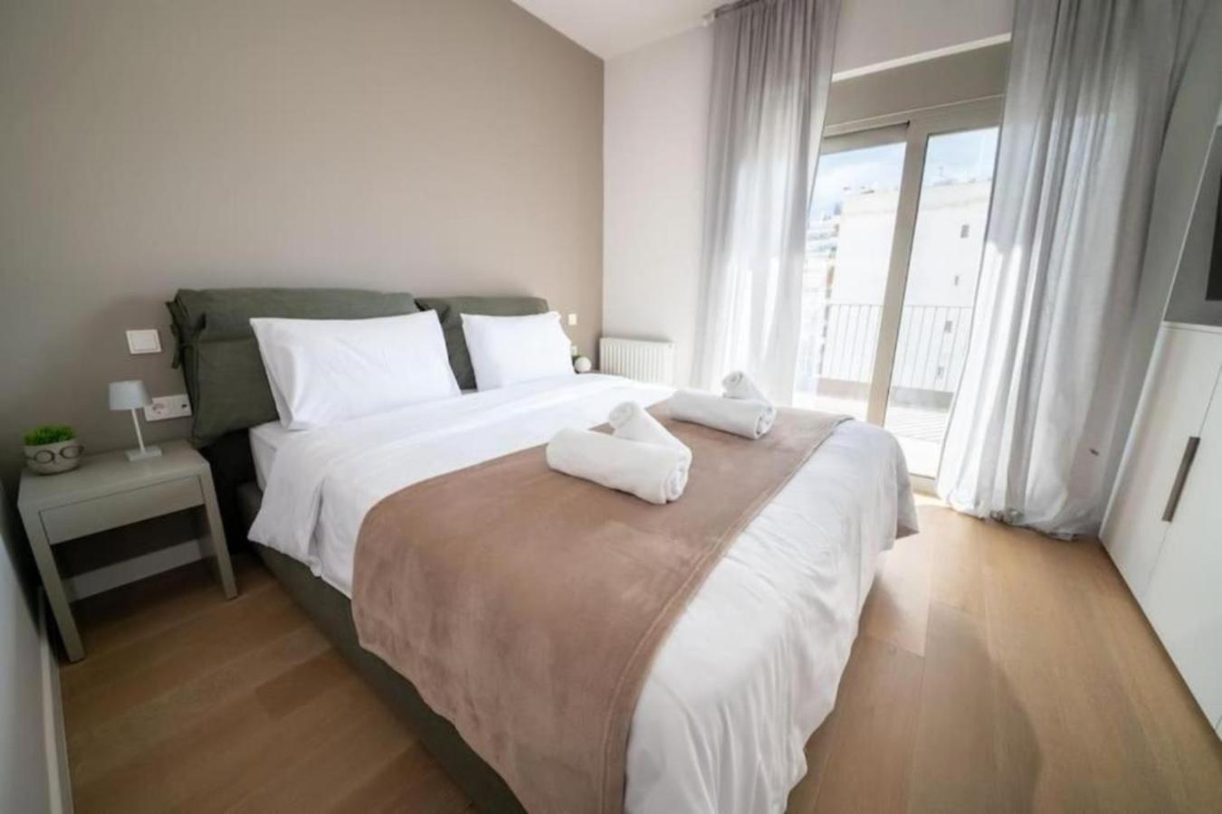 Modern 7th-floor apartment with city view (FORM_G2)
