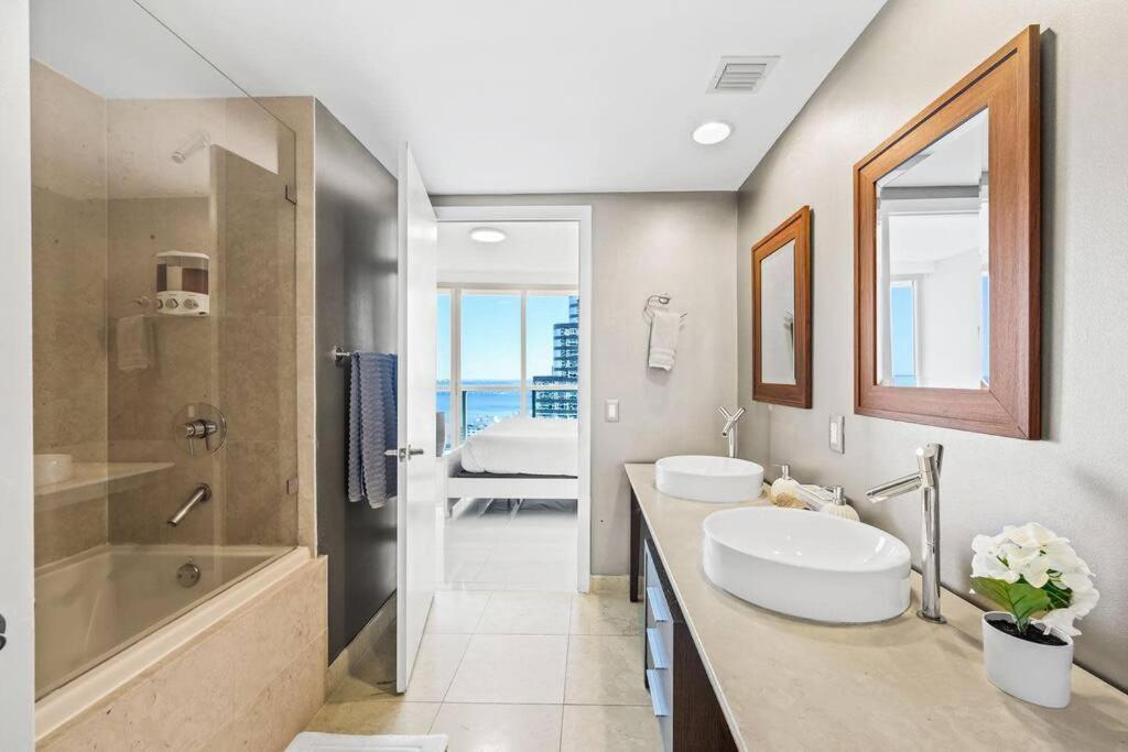 Icon Brickell, W Hotel - 2BR, Prime Location, Pool - Miami