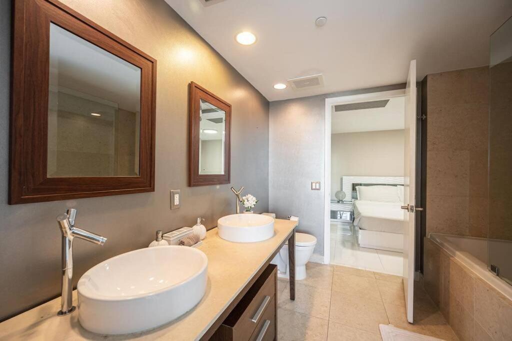 Icon Brickell, W Hotel - 2BR, Prime Location, Pool - Miami