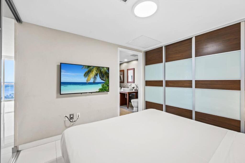 Icon Brickell, W Hotel - 2BR, Prime Location, Pool - Miami