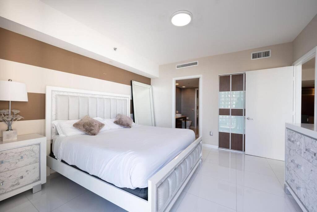 Icon Brickell, W Hotel - 2BR, Prime Location, Pool - Miami