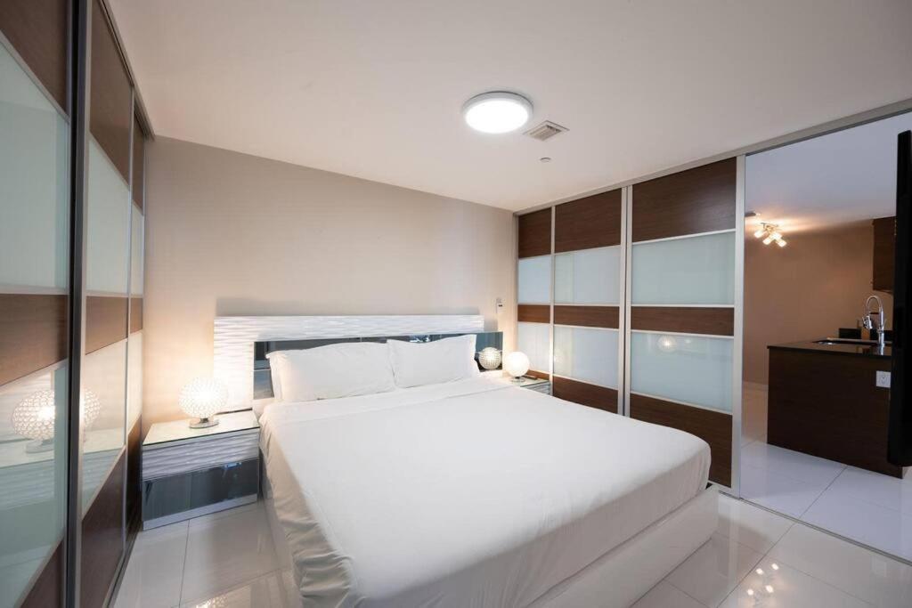 Icon Brickell, W Hotel - 2BR, Prime Location, Pool - Miami