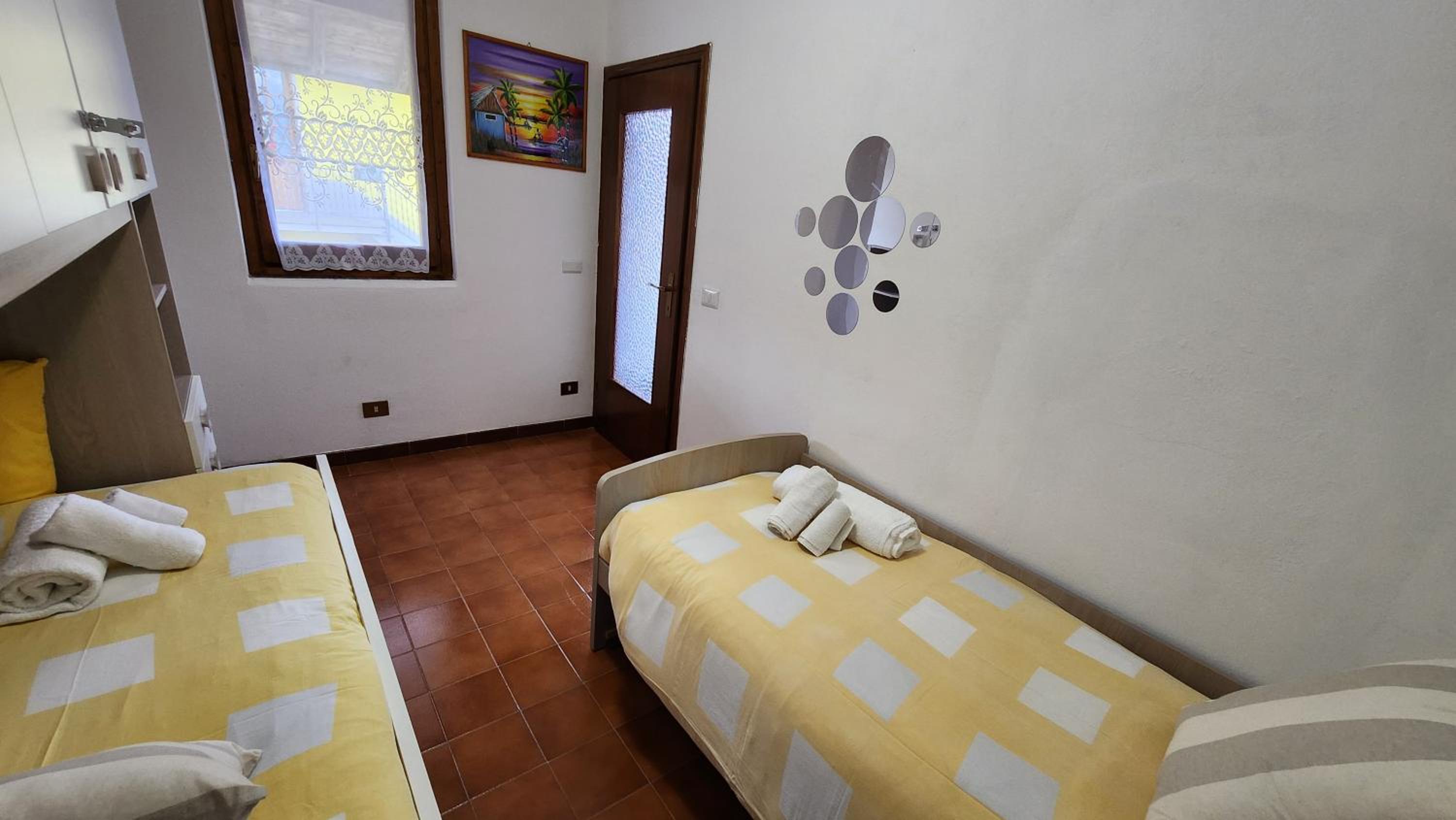 La Casetta di Laura intera casa indipendente a chi piace il silenzio vista lago 5 chilometri da Varenna view 3