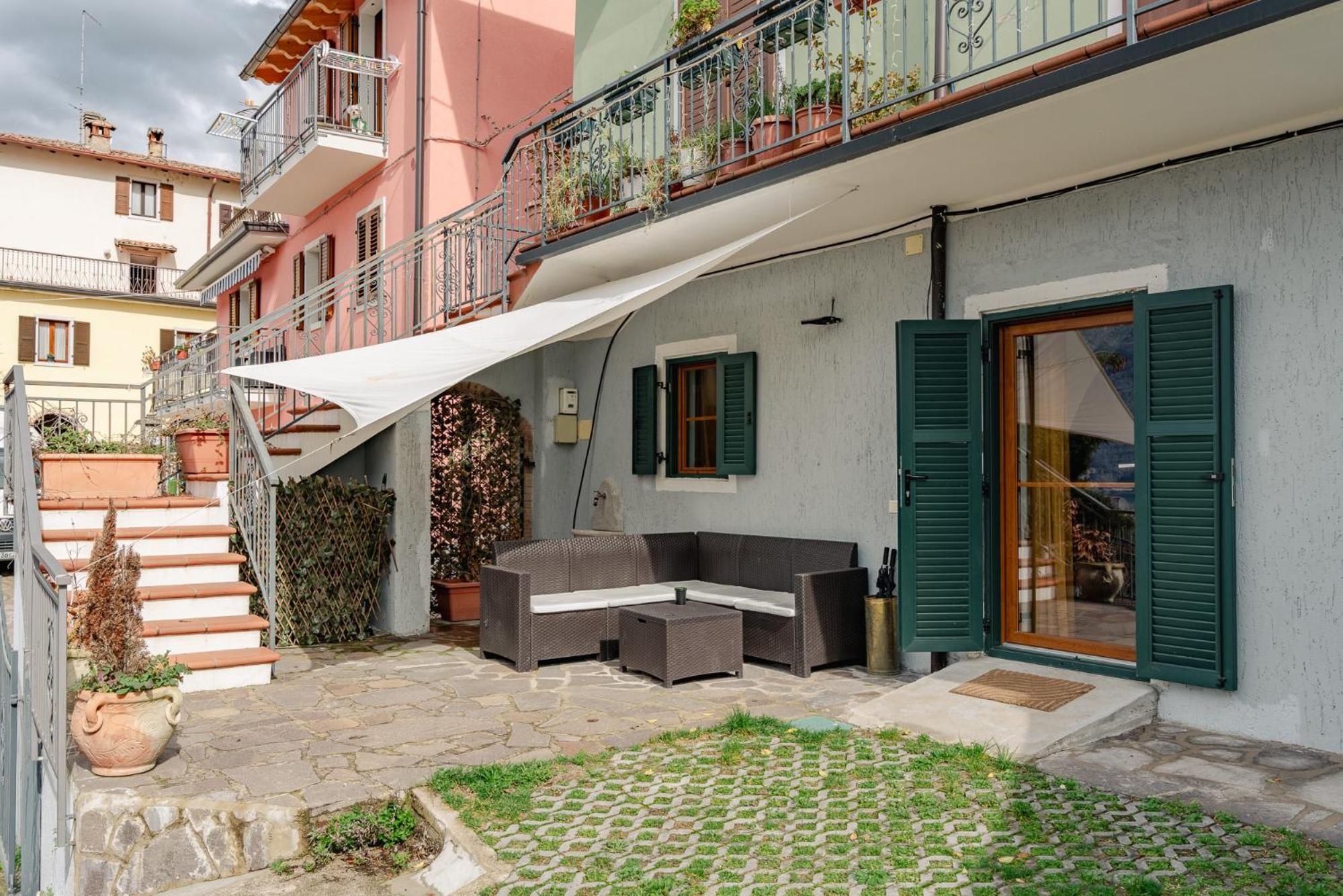 Casa Galya with private patio by GardaDoma view 5