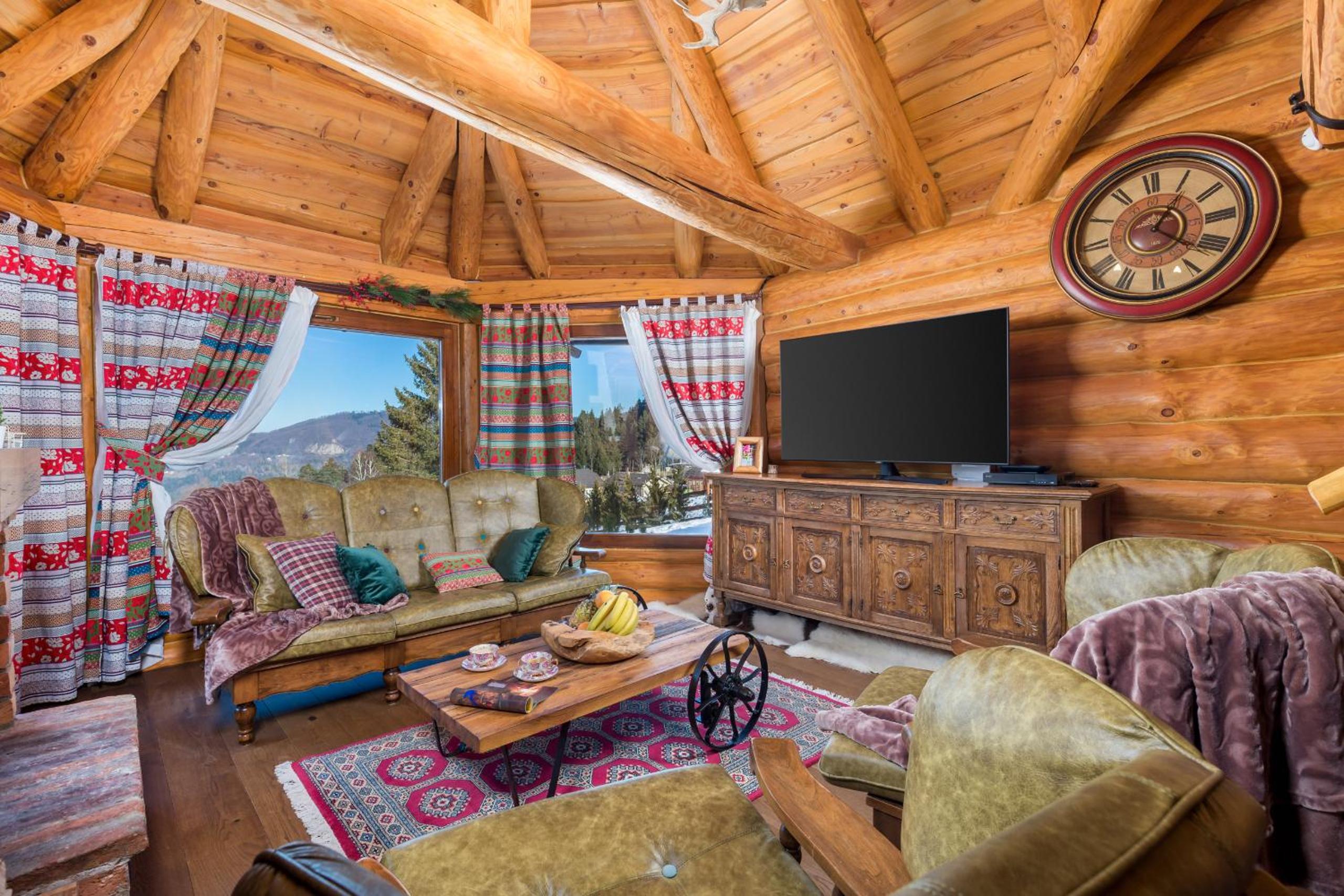 Rustic villa Roza with outdoor pool in Kupjak