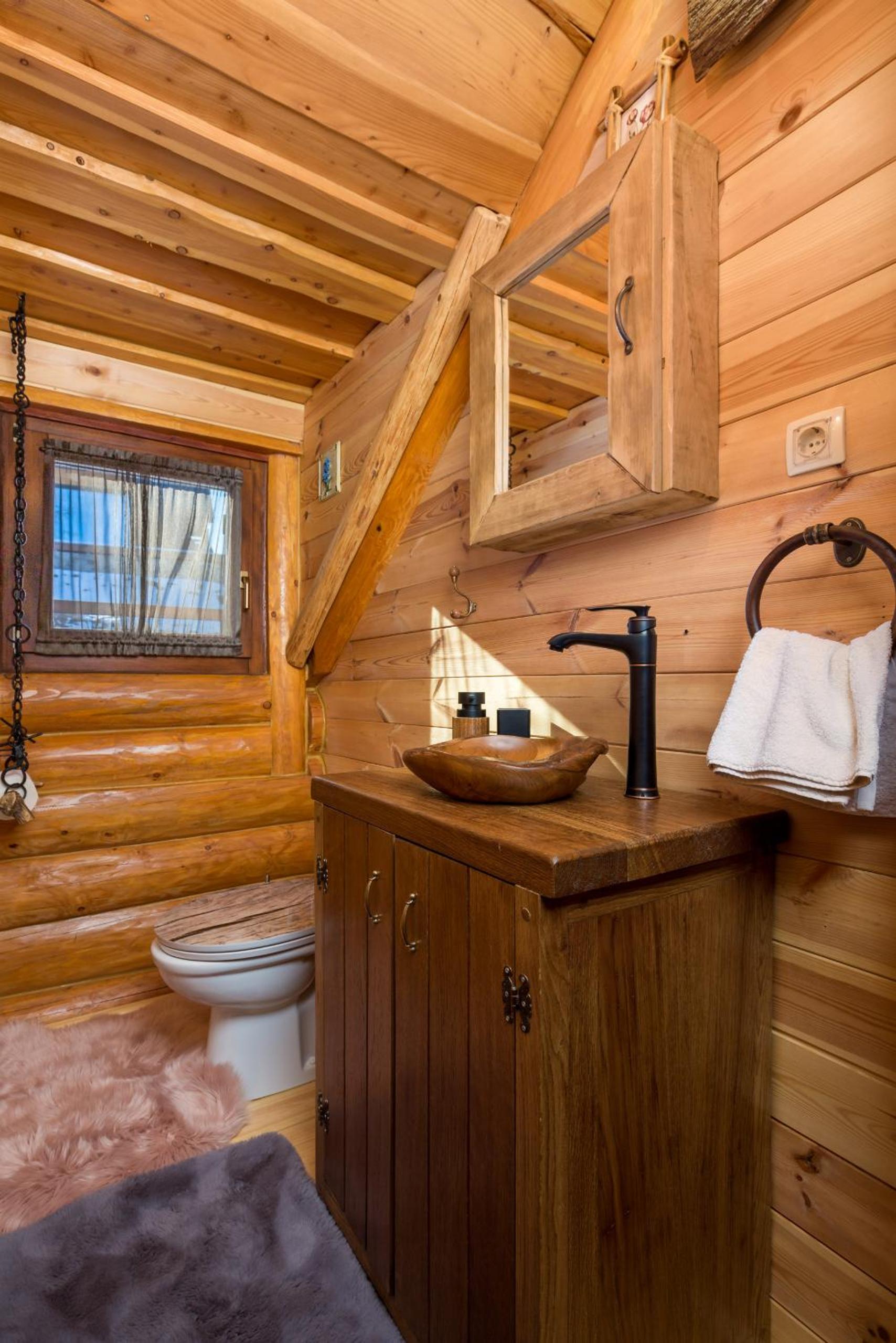 Rustic villa Roza with outdoor pool in Kupjak