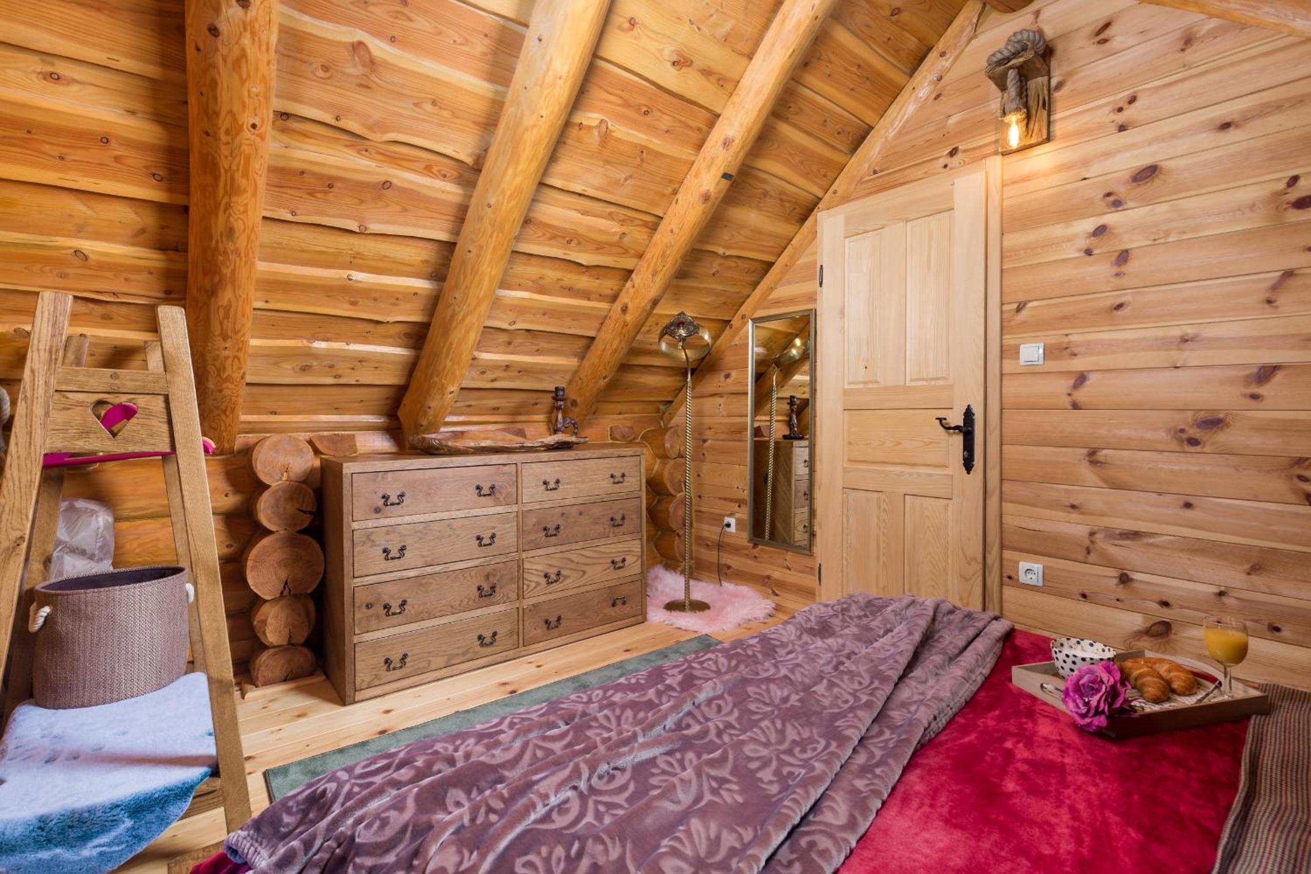 Rustic villa Roza with outdoor pool in Kupjak