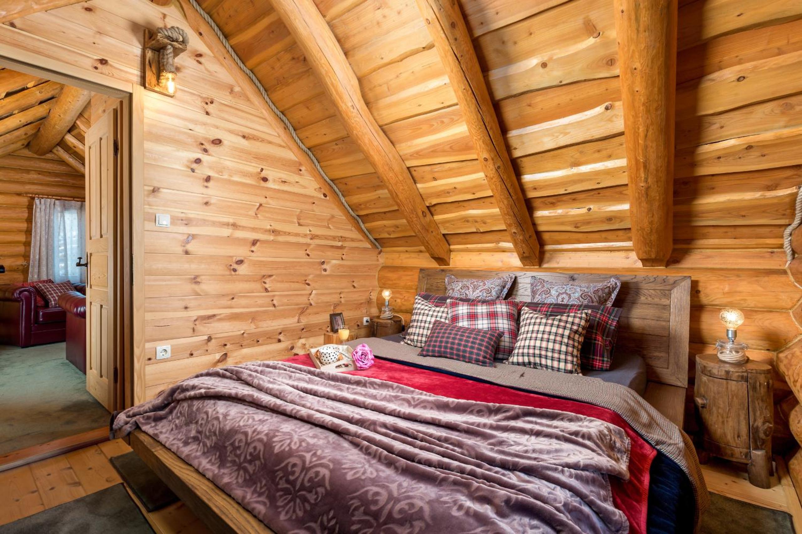 Rustic villa Roza with outdoor pool in Kupjak