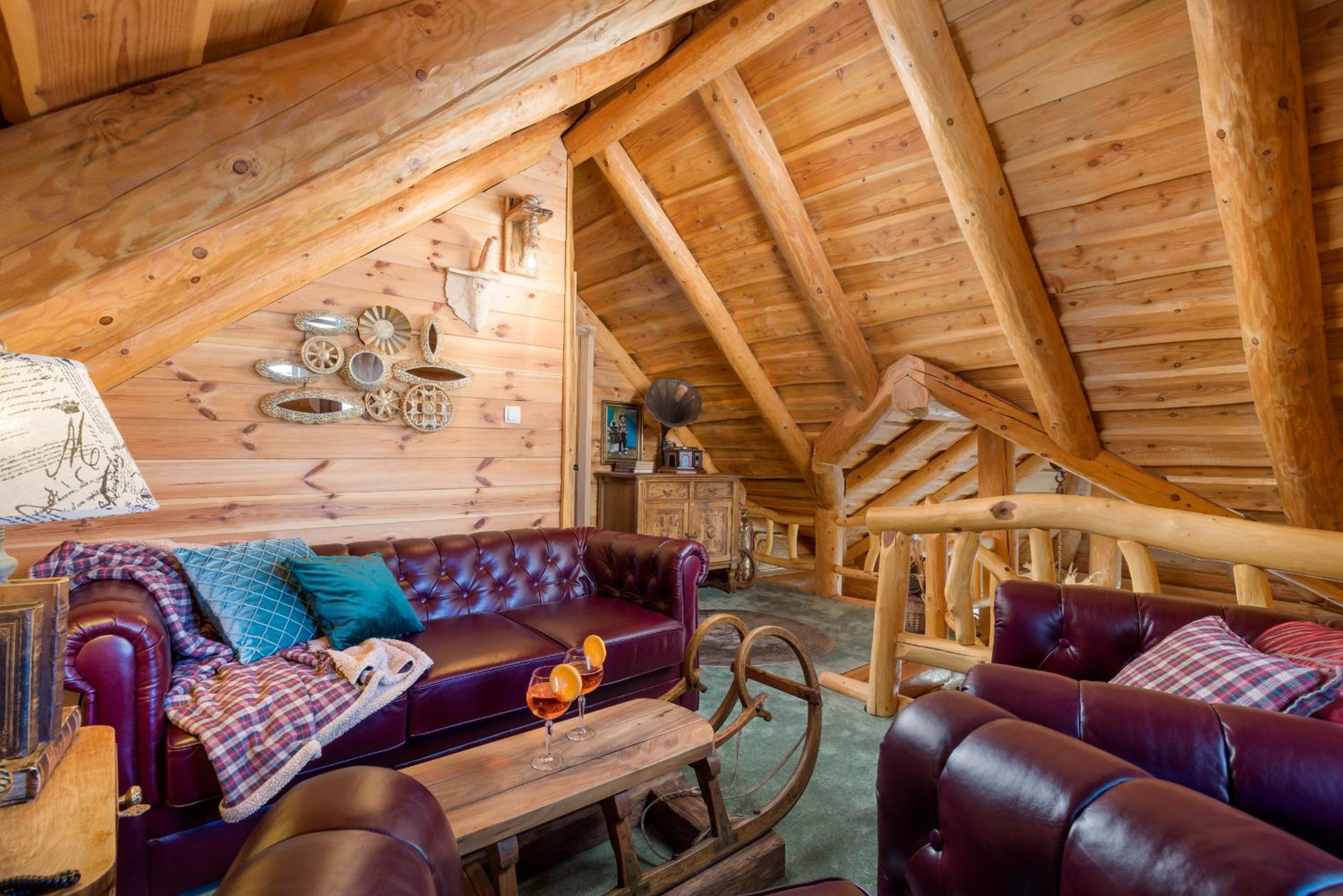 Rustic villa Roza with outdoor pool in Kupjak