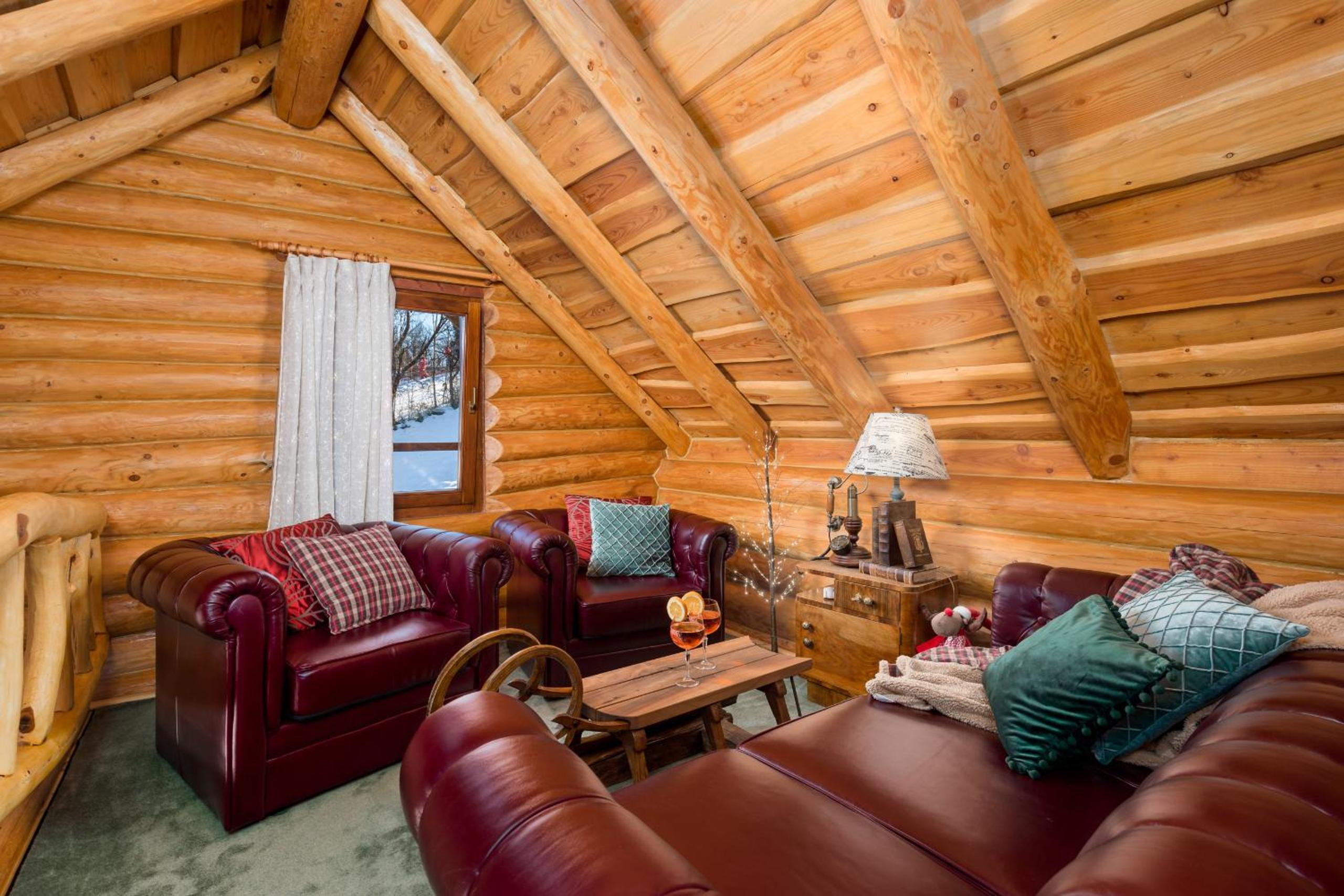 Rustic villa Roza with outdoor pool in Kupjak