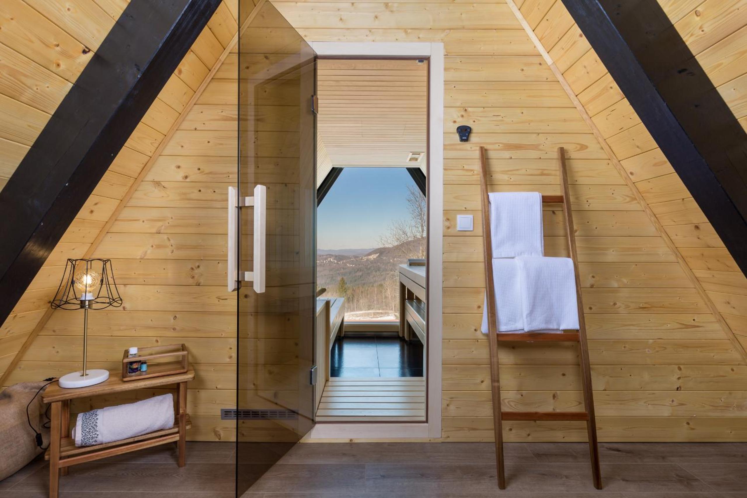 Rustic villa Roza with outdoor pool in Kupjak