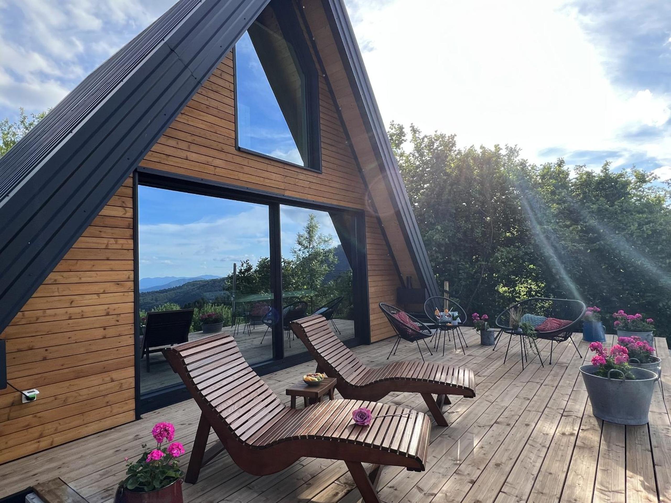 Rustic villa Roza with outdoor pool in Kupjak