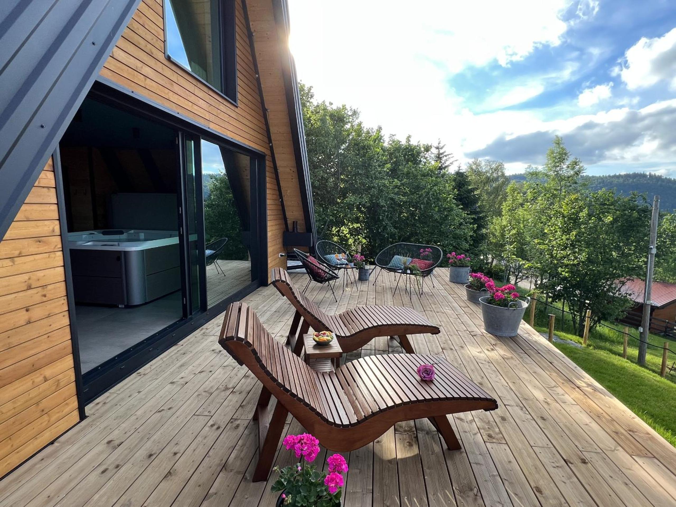 Rustic villa Roza with outdoor pool in Kupjak