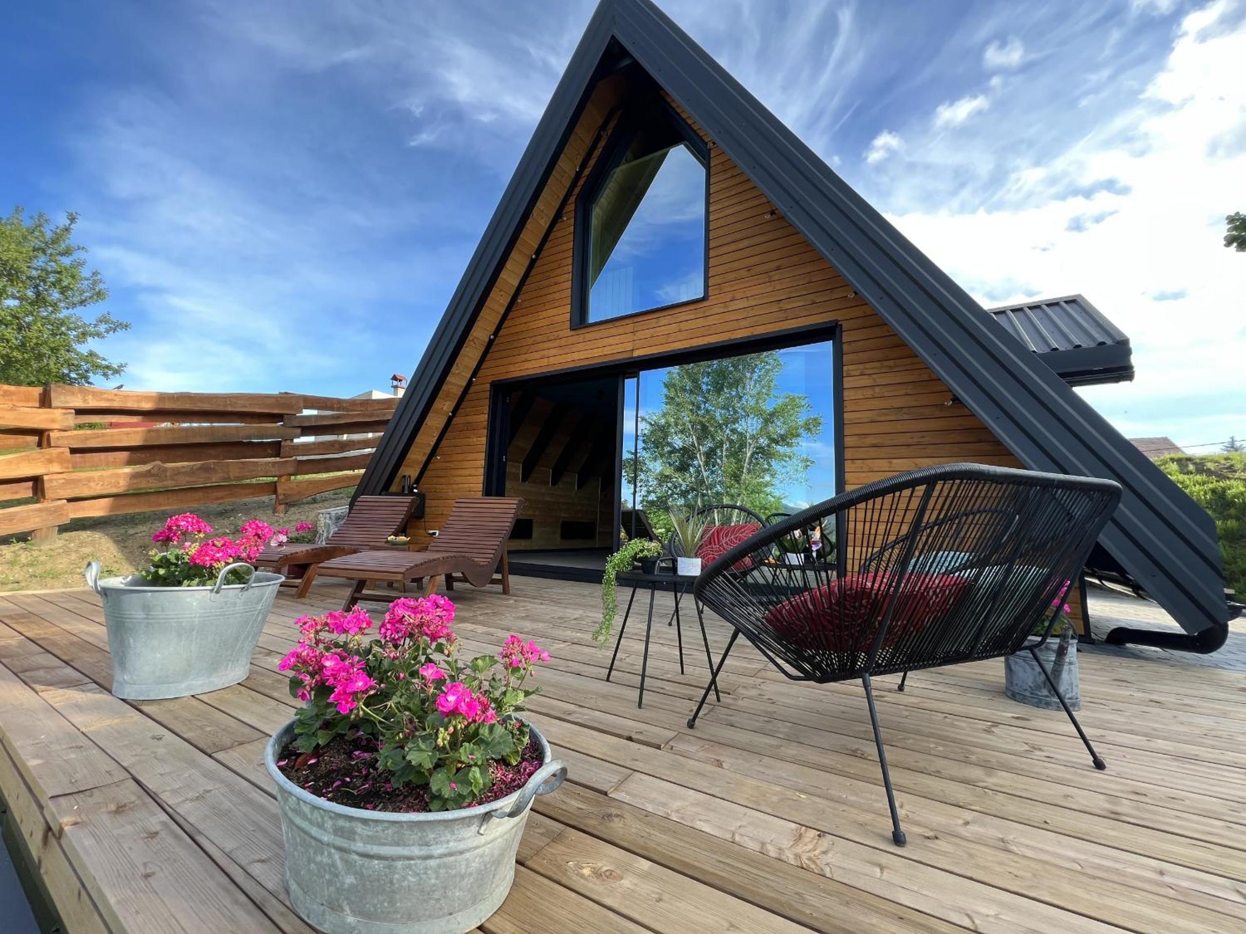 Rustic villa Roza with outdoor pool in Kupjak