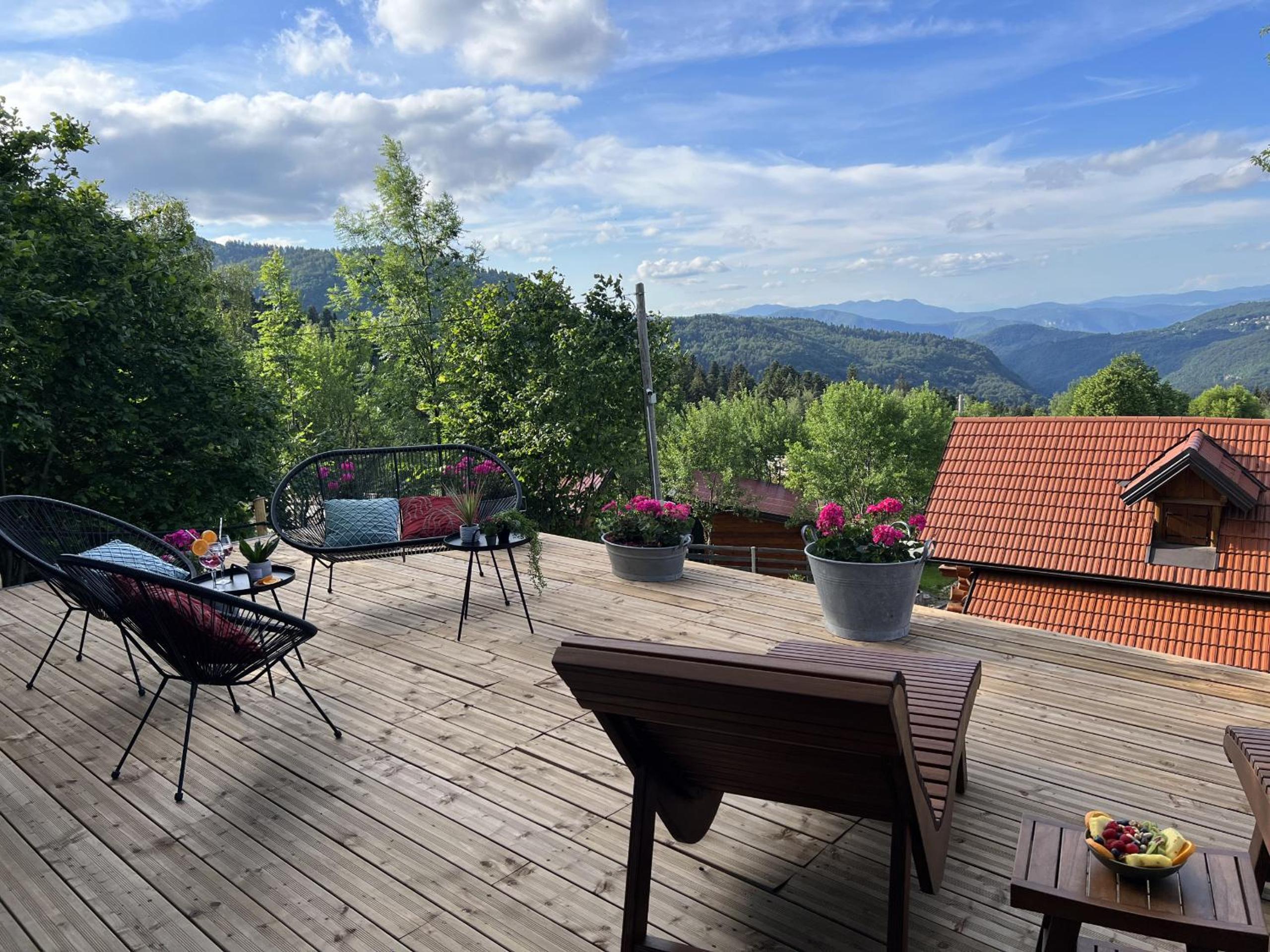 Rustic villa Roza with outdoor pool in Kupjak