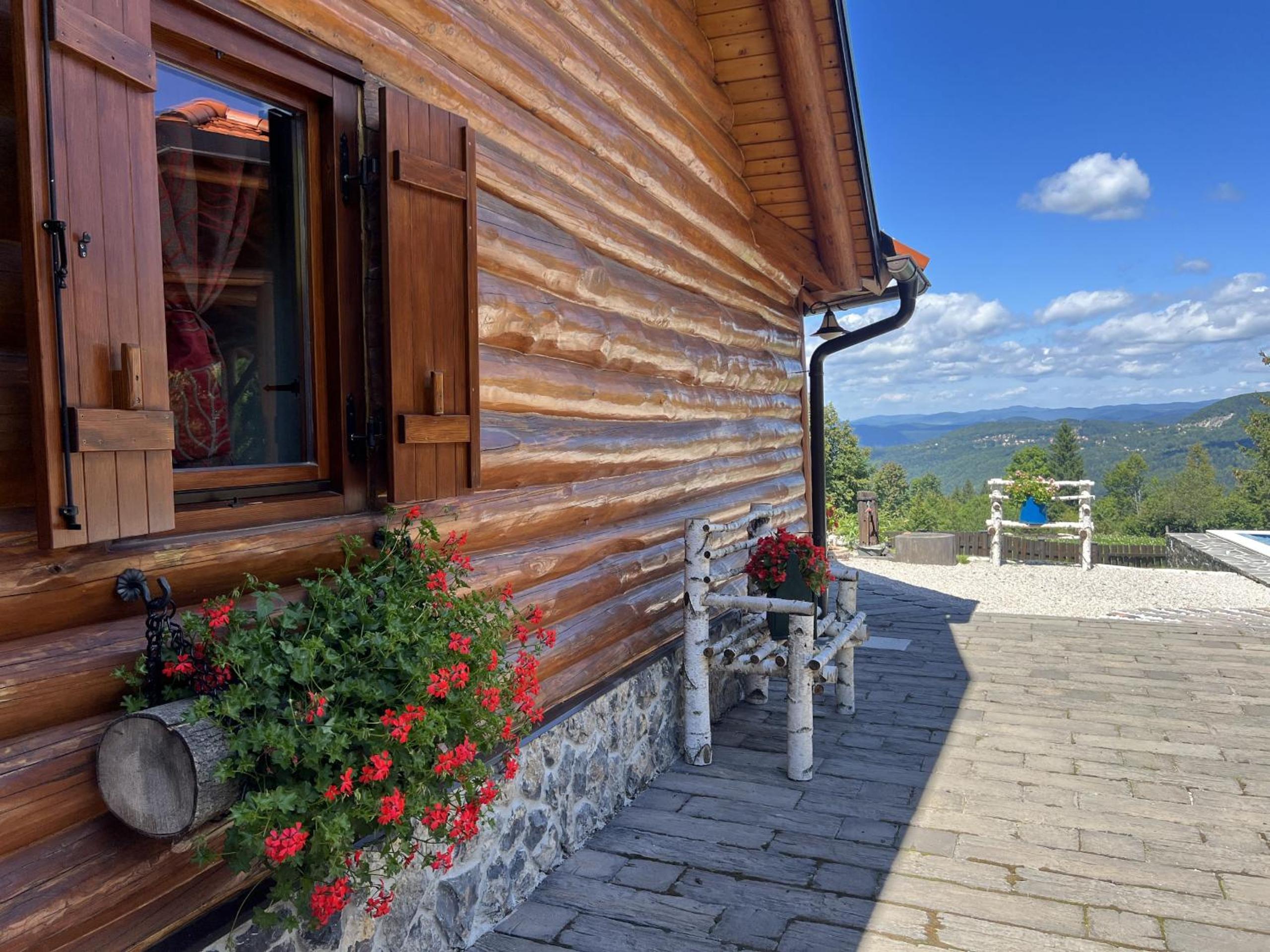 Rustic villa Roza with outdoor pool in Kupjak
