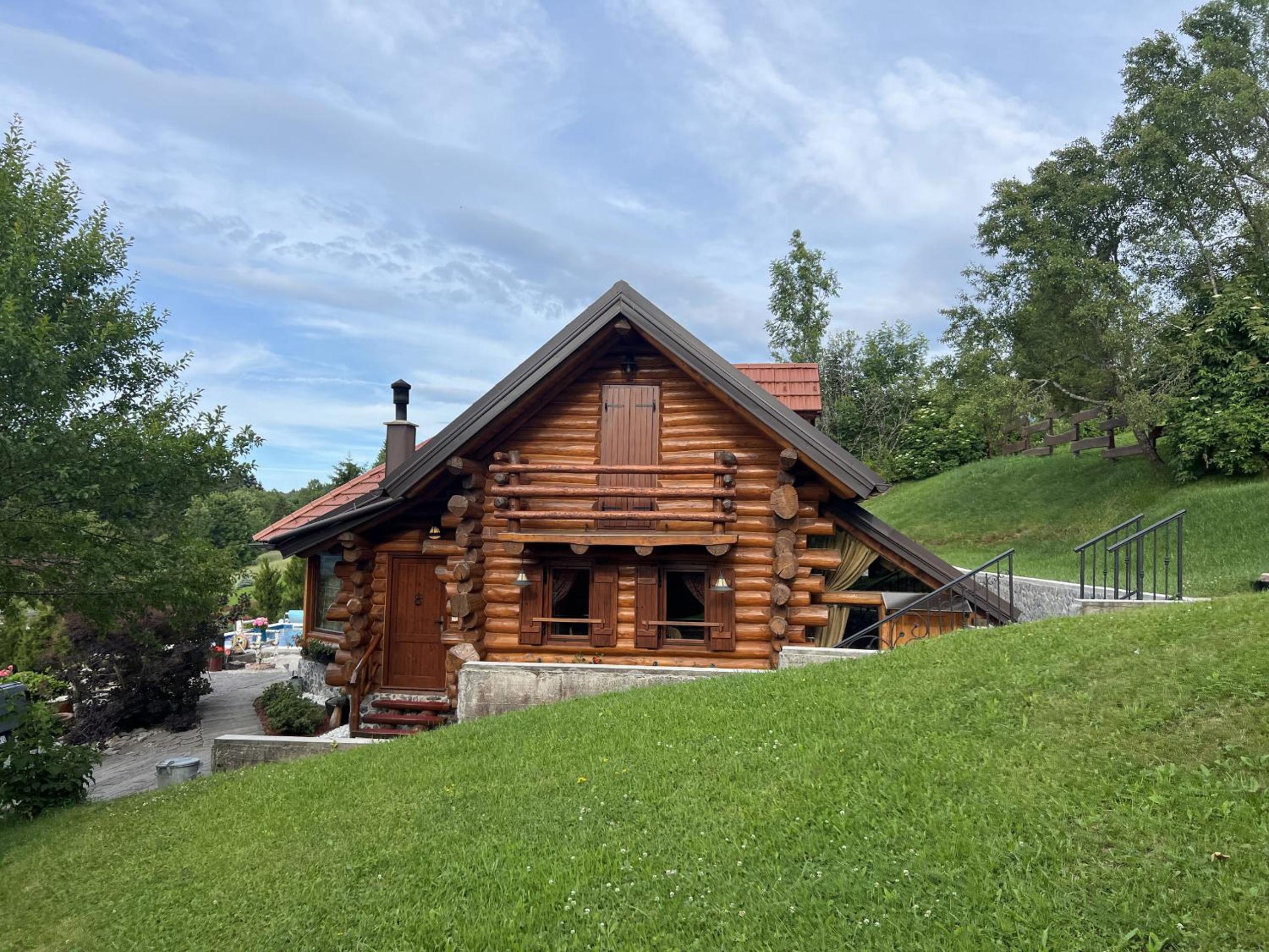 Rustic villa Roza with outdoor pool in Kupjak