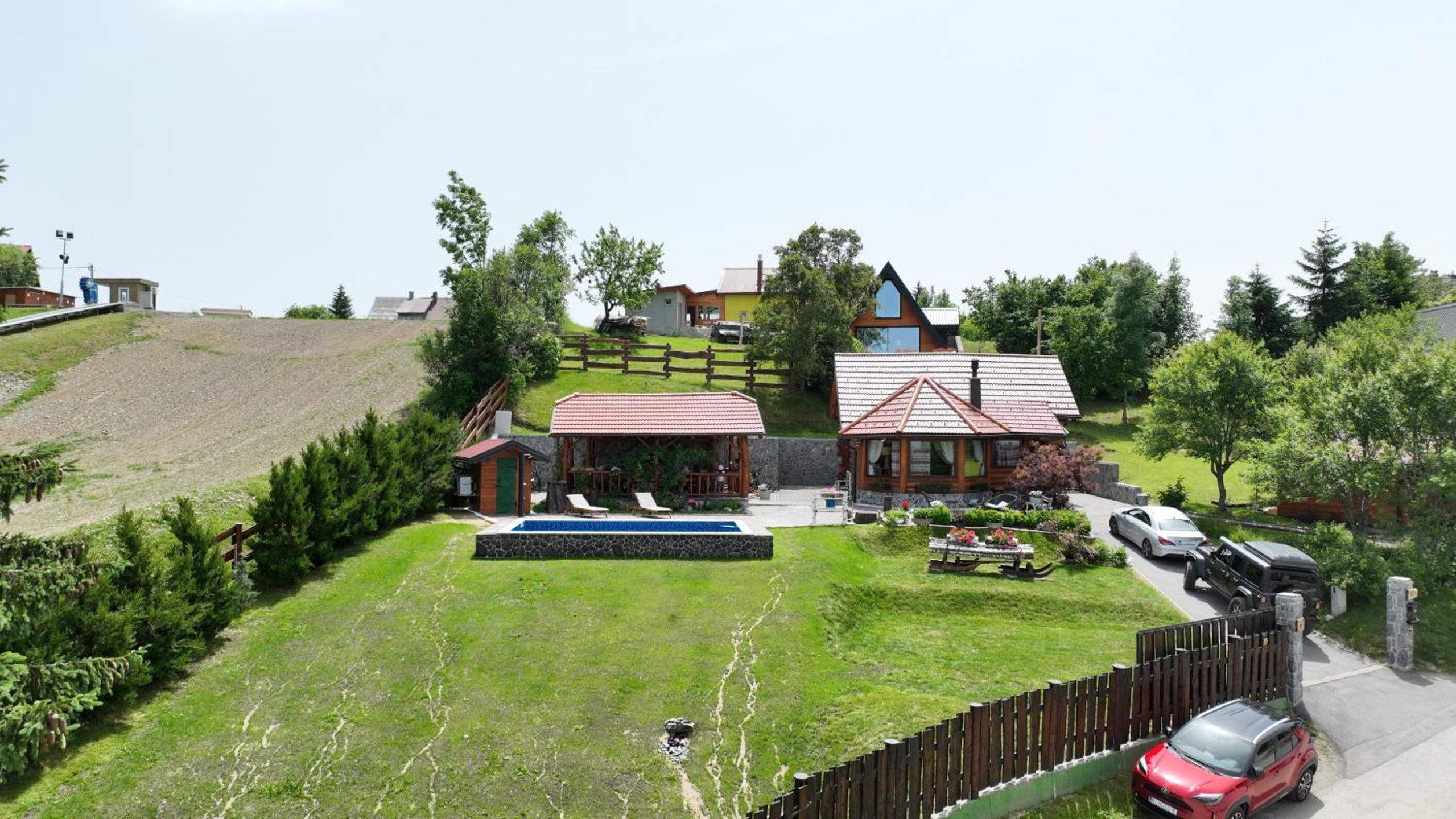 Rustic villa Roza with outdoor pool in Kupjak