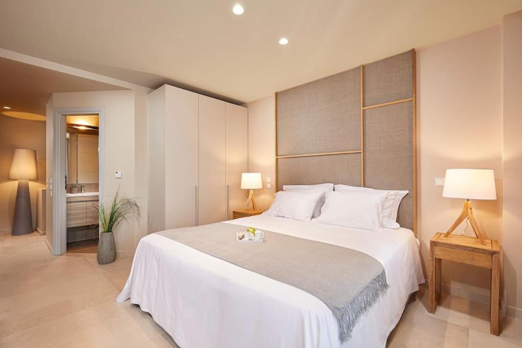 CW Athens Riviera Suite