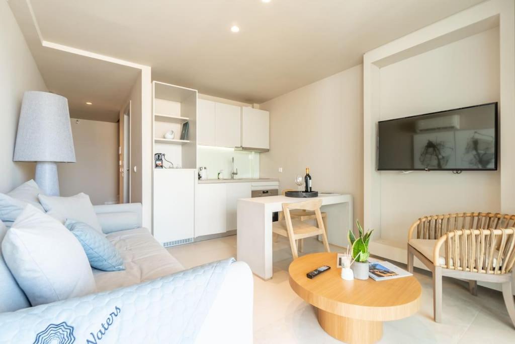 CW Athens Riviera Suite