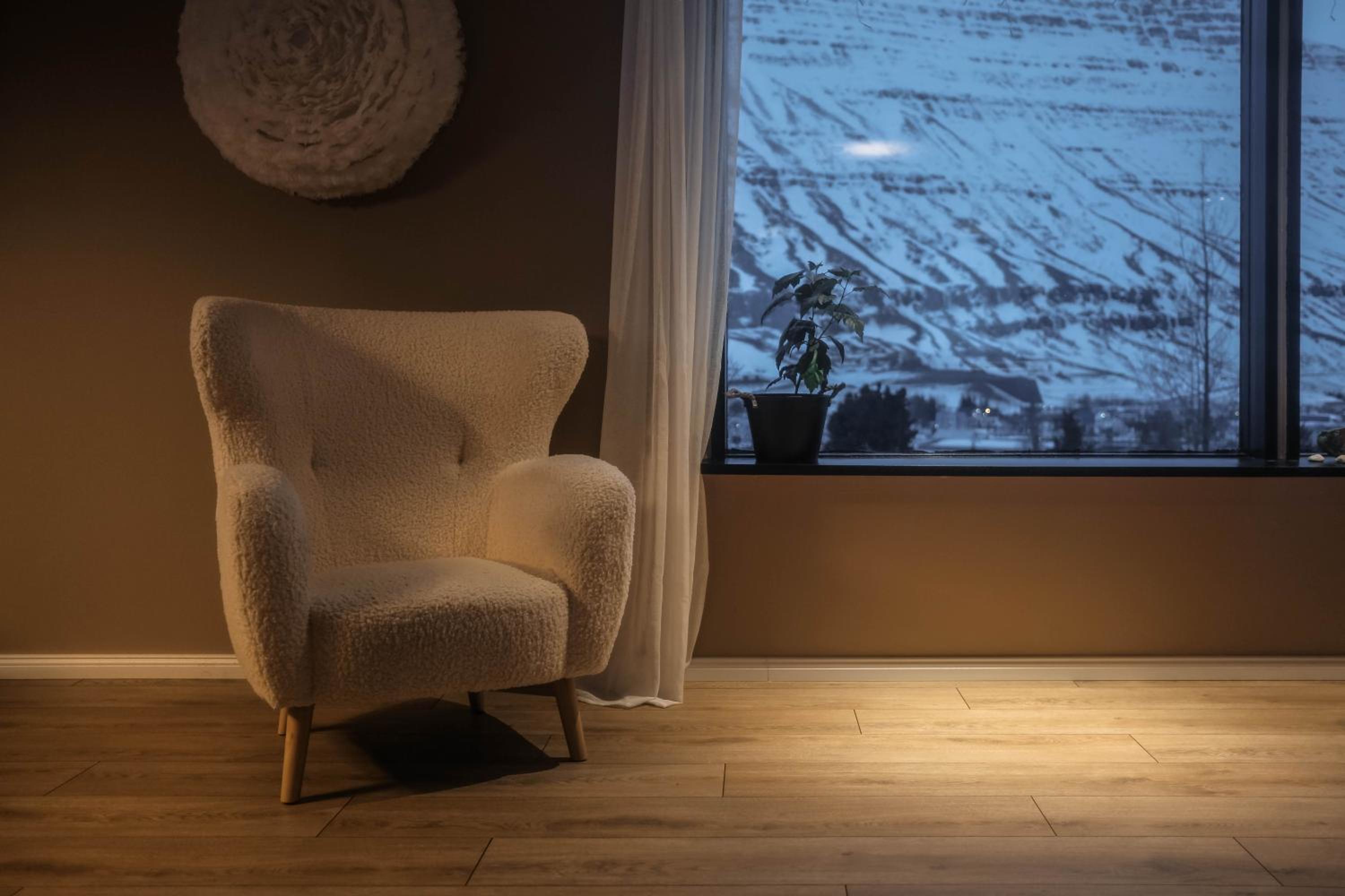 Botnahlid Villa, Mountain and Town views and outdoor Sauna