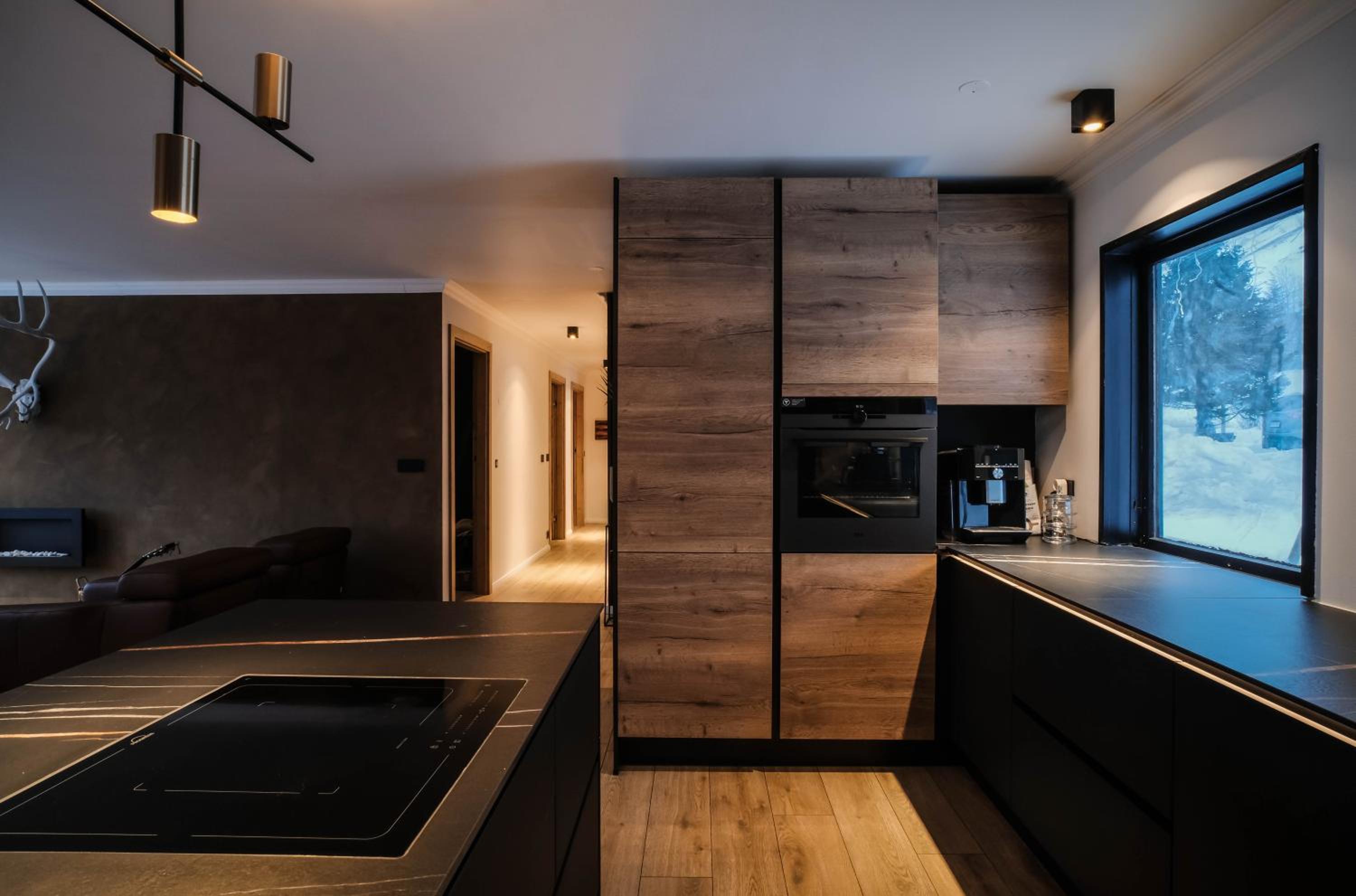 Botnahlid Villa, Mountain and Town views and outdoor Sauna