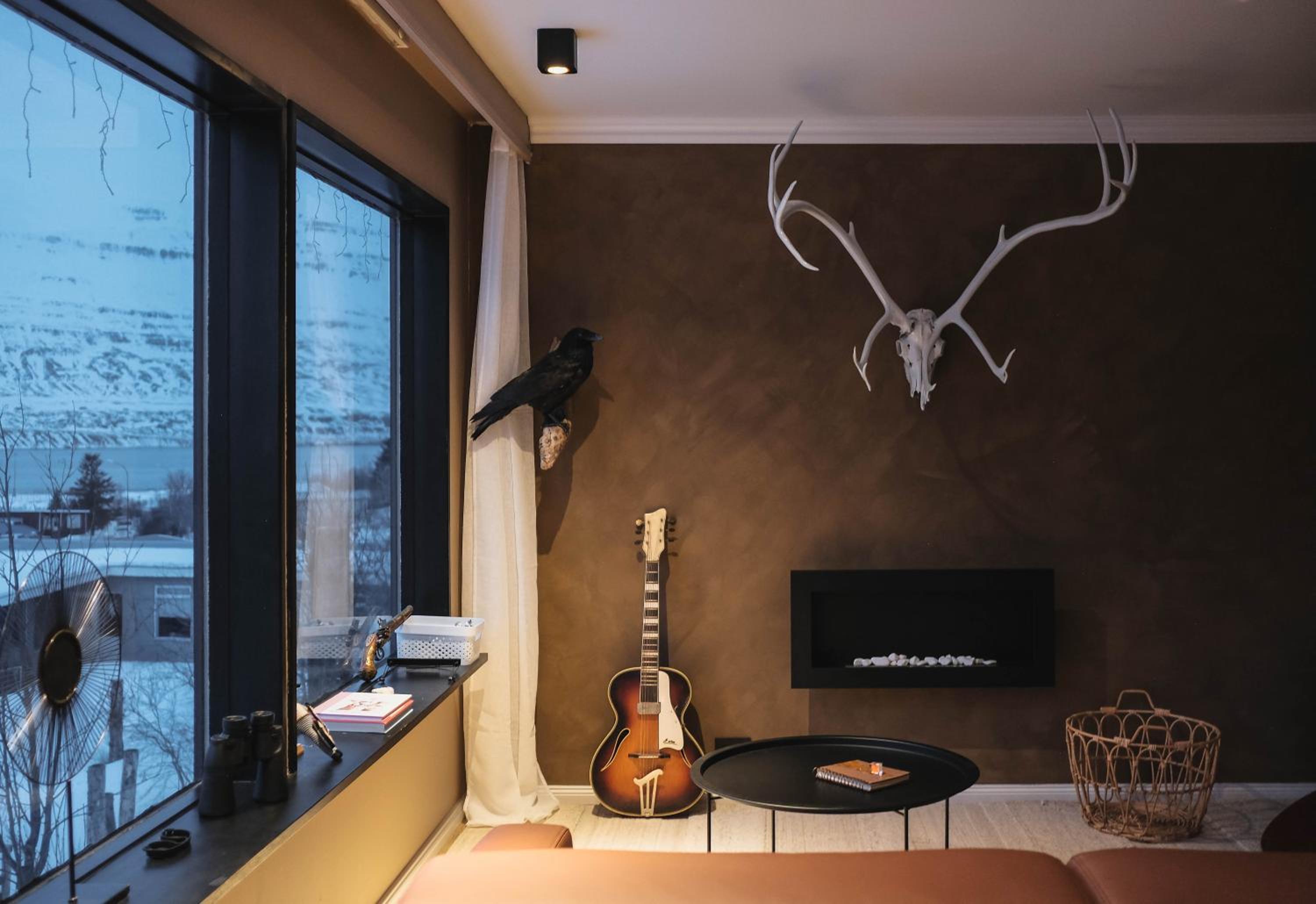 Botnahlid Villa, Mountain and Town views and outdoor Sauna