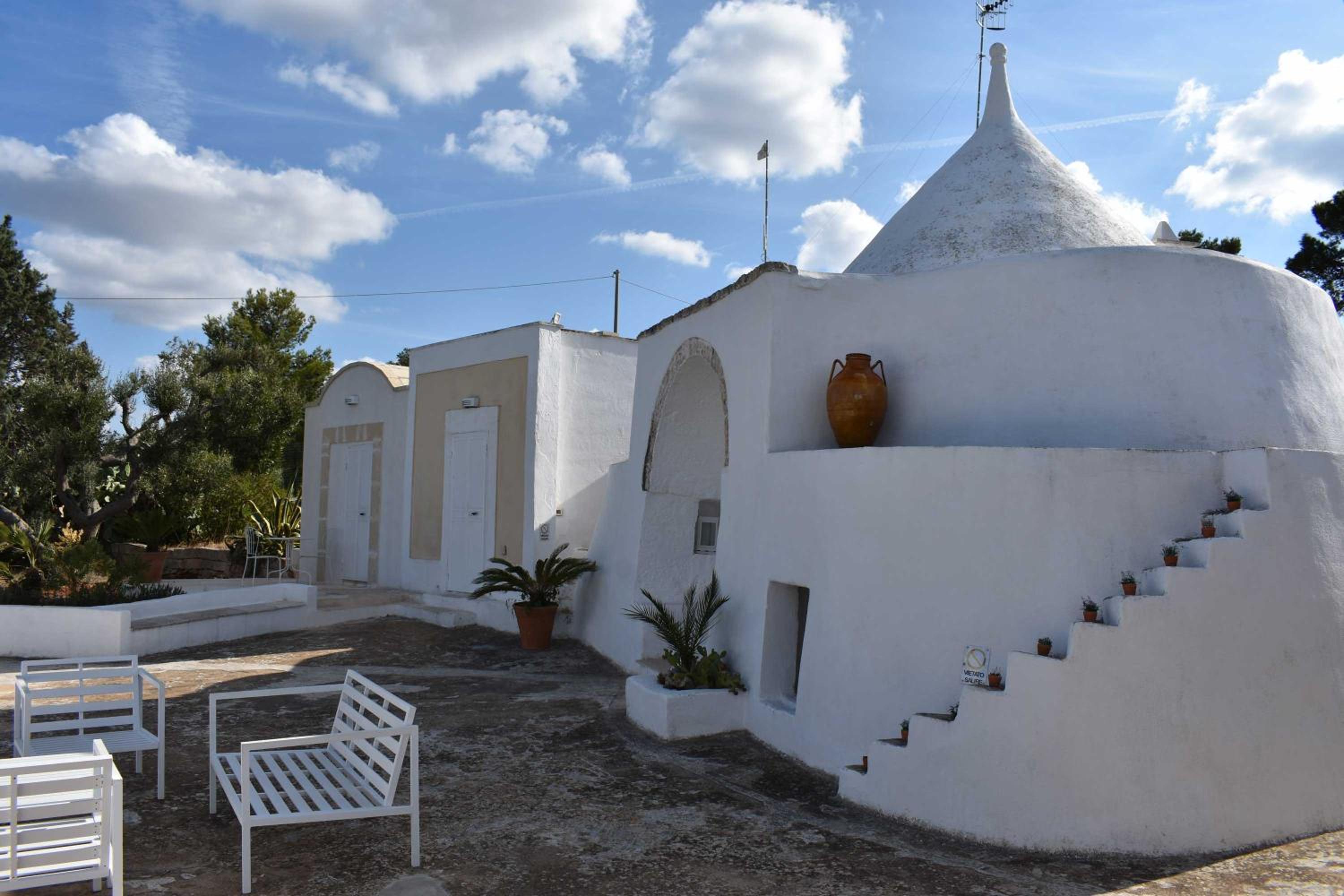 Trullo Bello Sguardo by Perle di Puglia