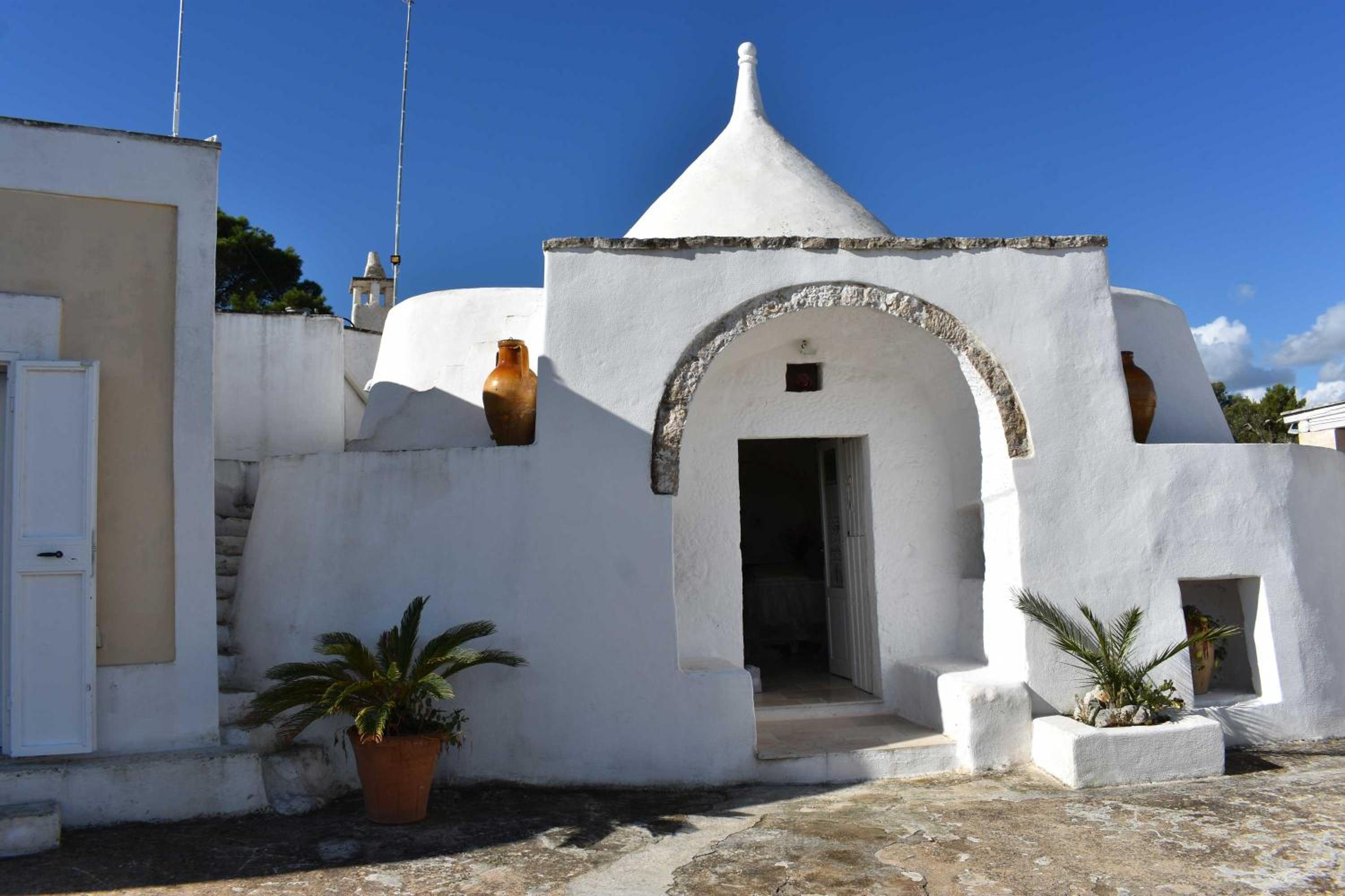 Trullo Bello Sguardo by Perle di Puglia