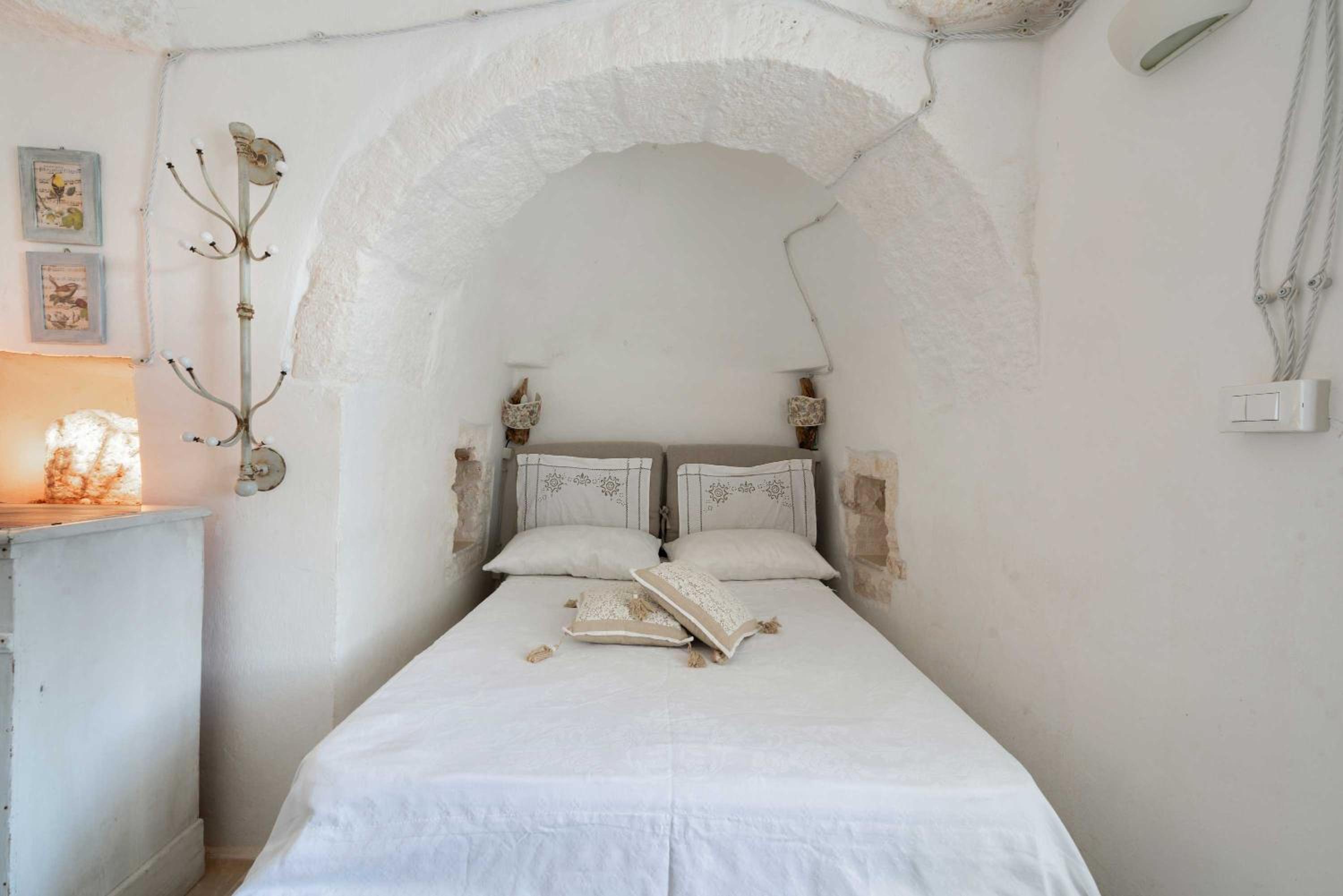 Trullo Bello Sguardo by Perle di Puglia