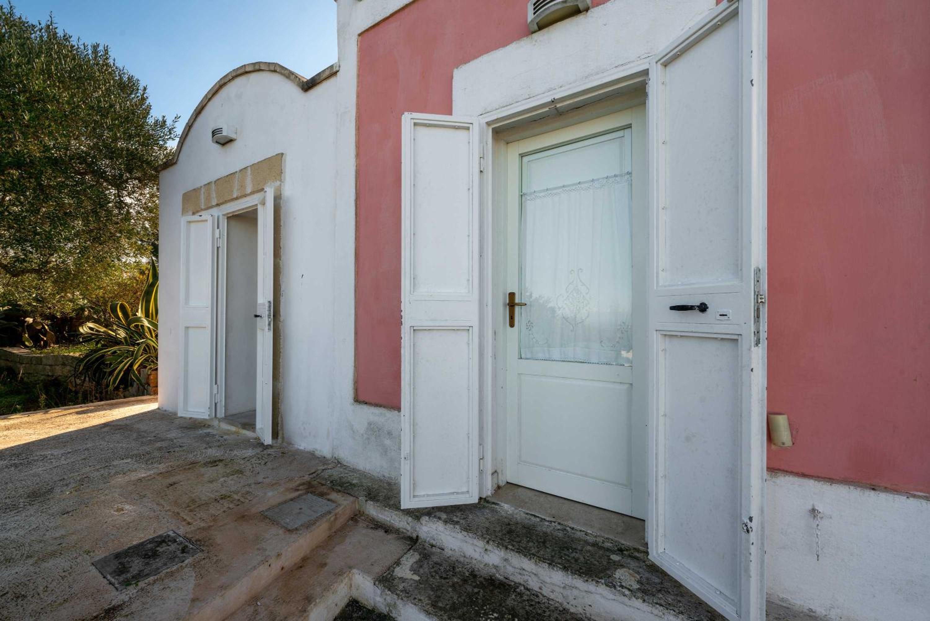 Trullo Bello Sguardo by Perle di Puglia