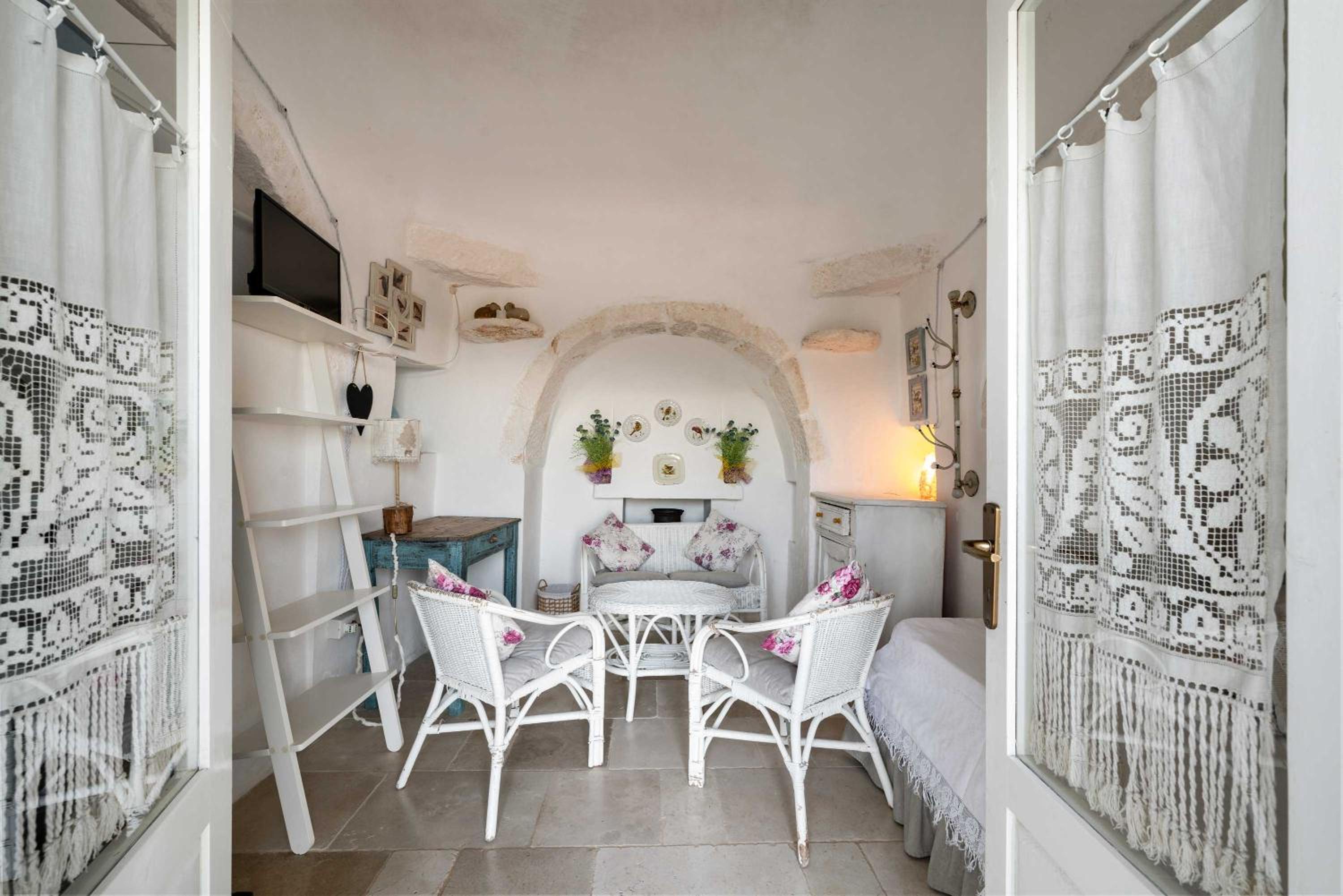 Trullo Bello Sguardo by Perle di Puglia