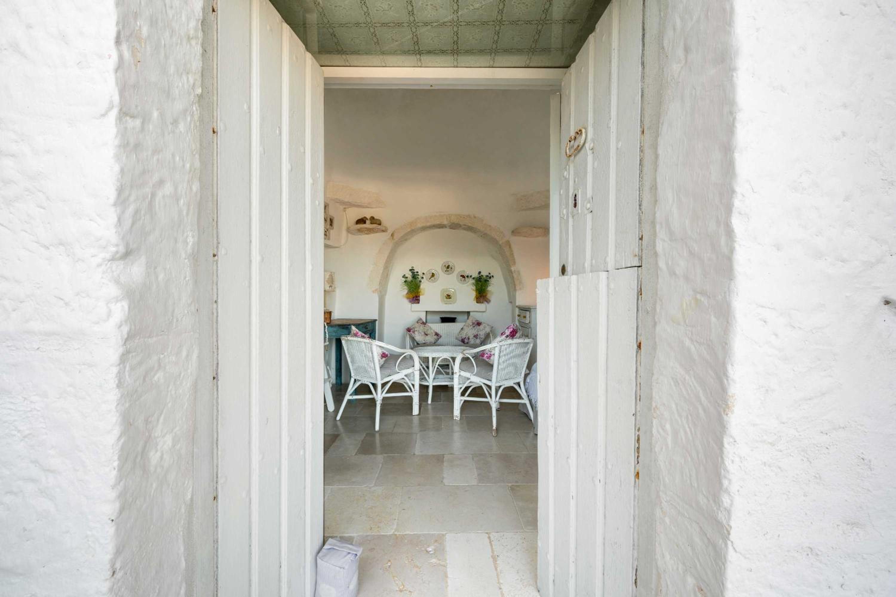 Trullo Bello Sguardo by Perle di Puglia