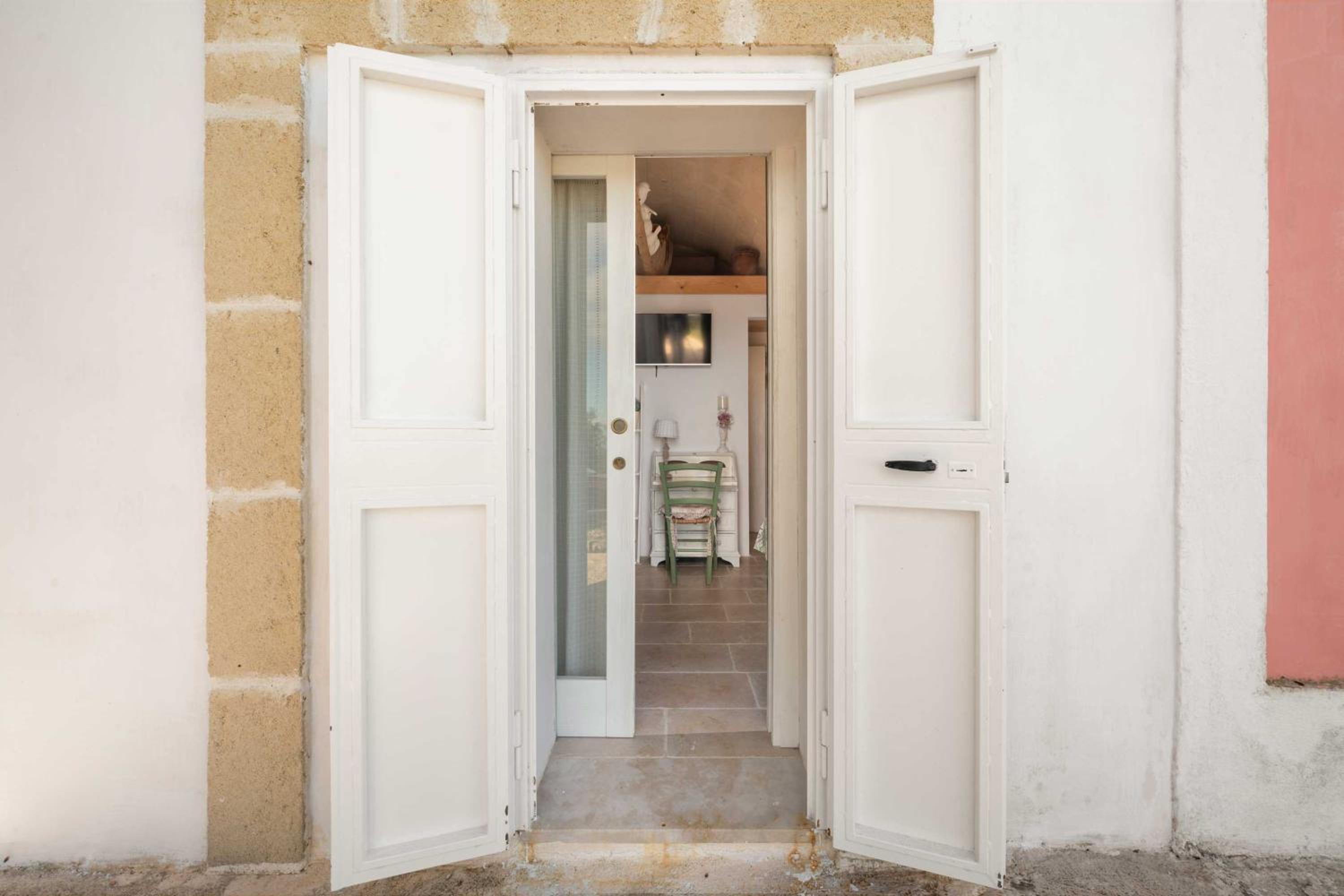 Trullo Bello Sguardo by Perle di Puglia