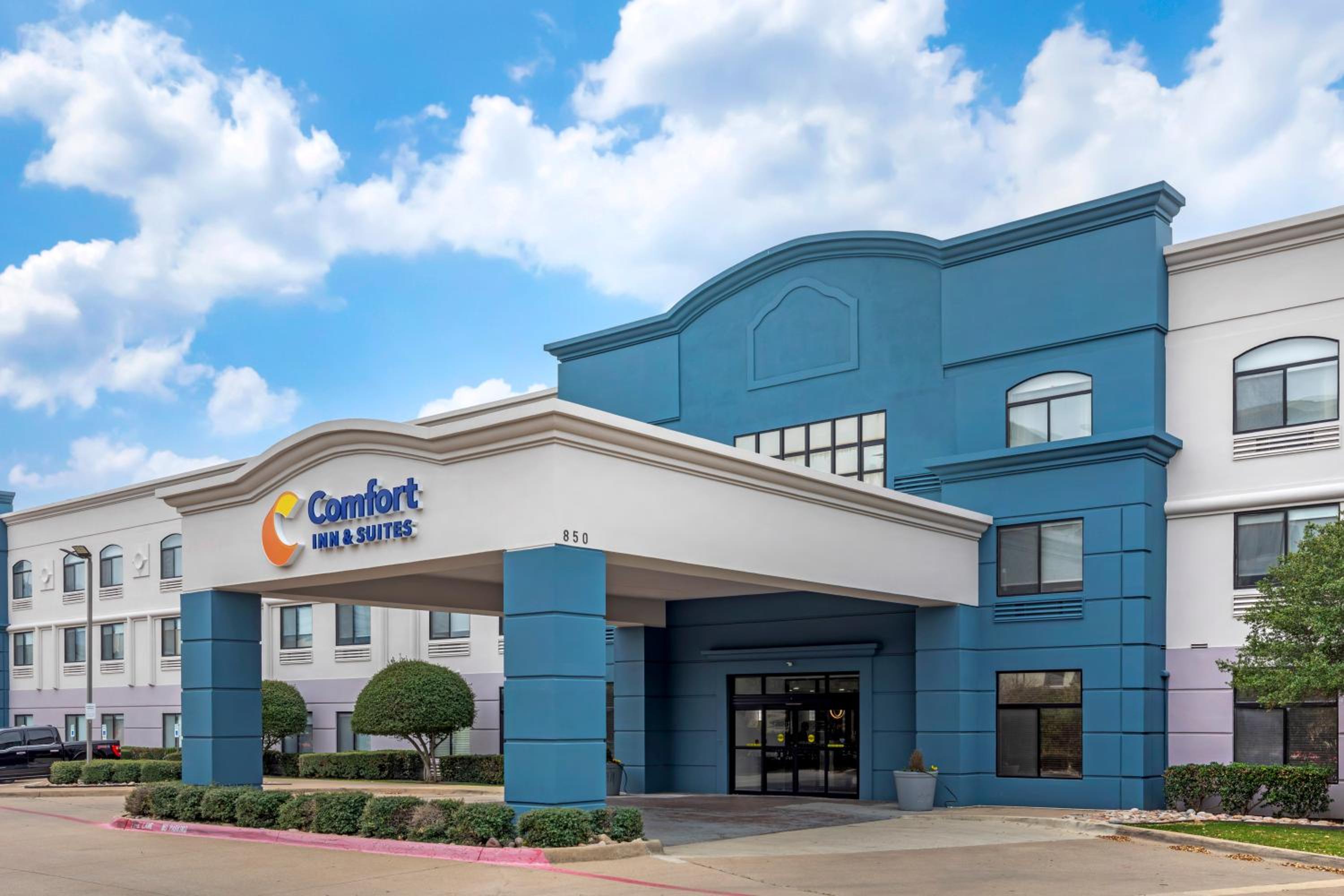 Hotel Comfort Inn & Suites Irving Las Colinas DFW - Image 1