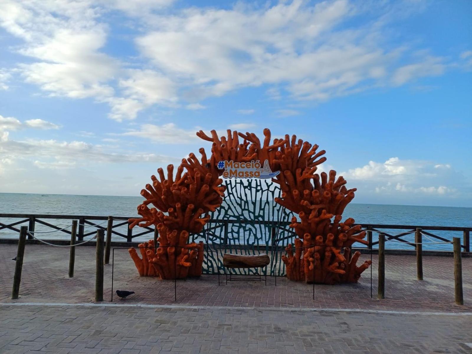 AP da dona Lalyta - com vista do mar - em Maceio-AL