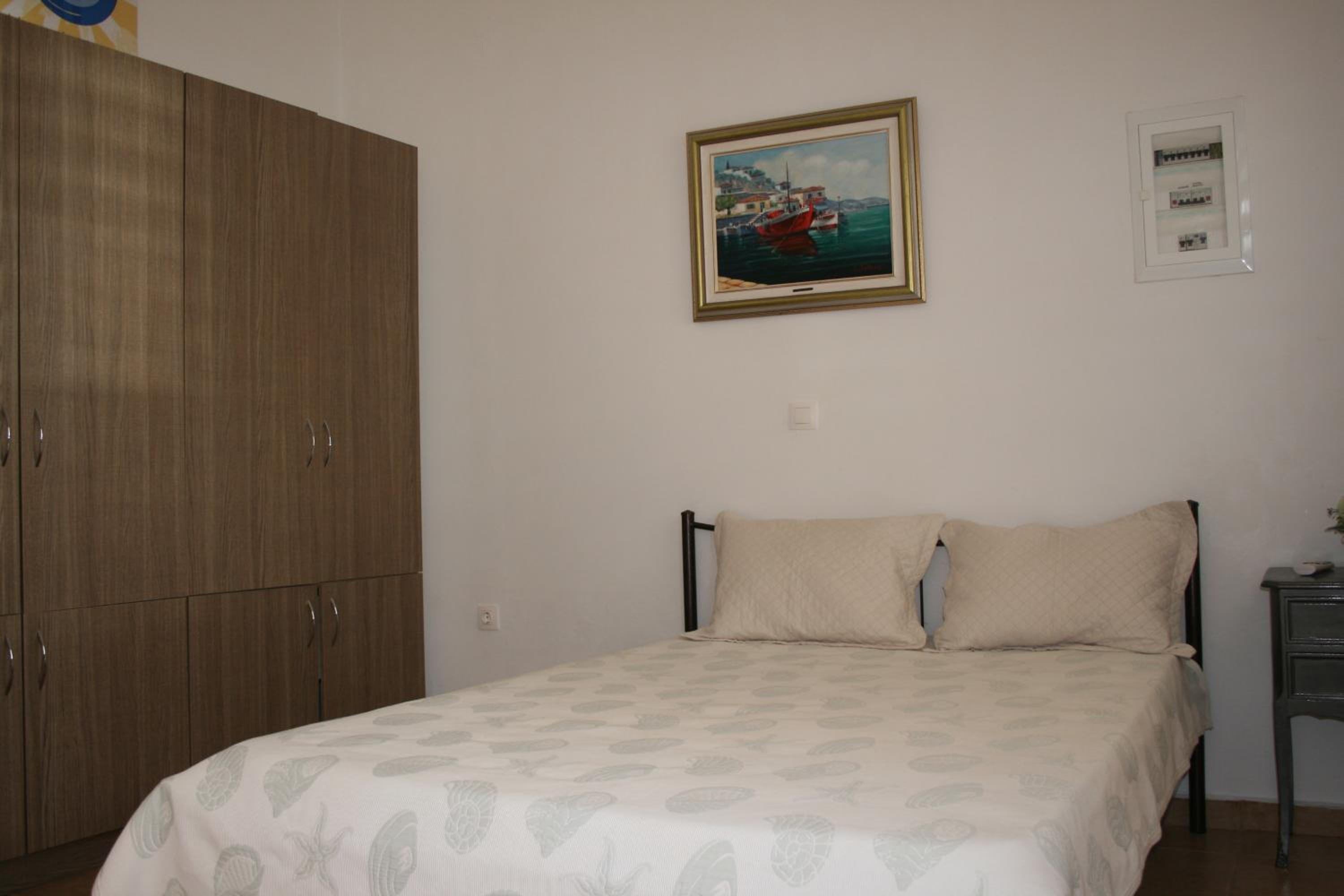 Theatraki, photo 19