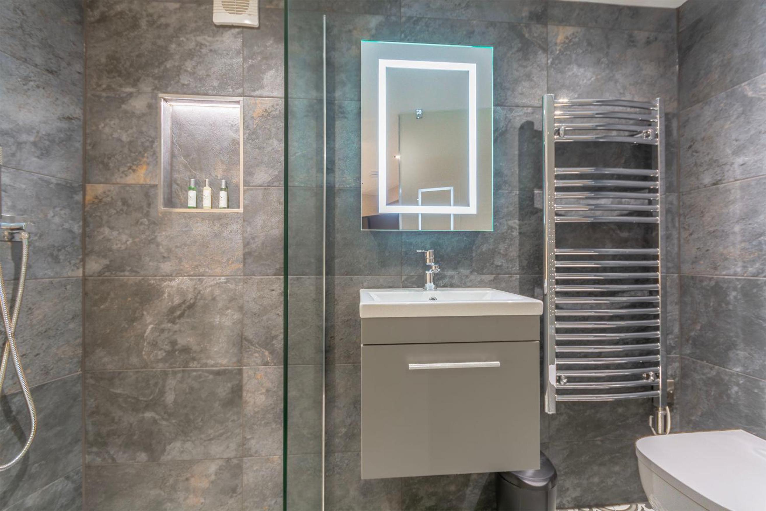 The Old School House - Luxury Themed Apartments view 3