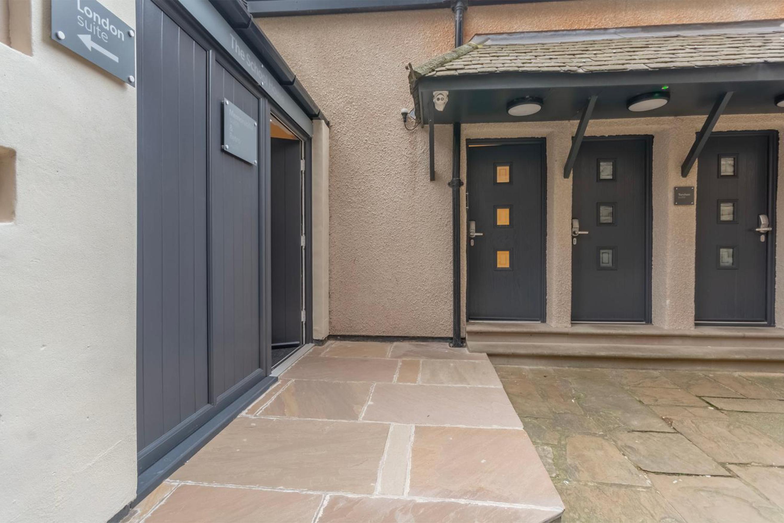 Hotel The Old School House - Luxury Themed Apartments - Image 1