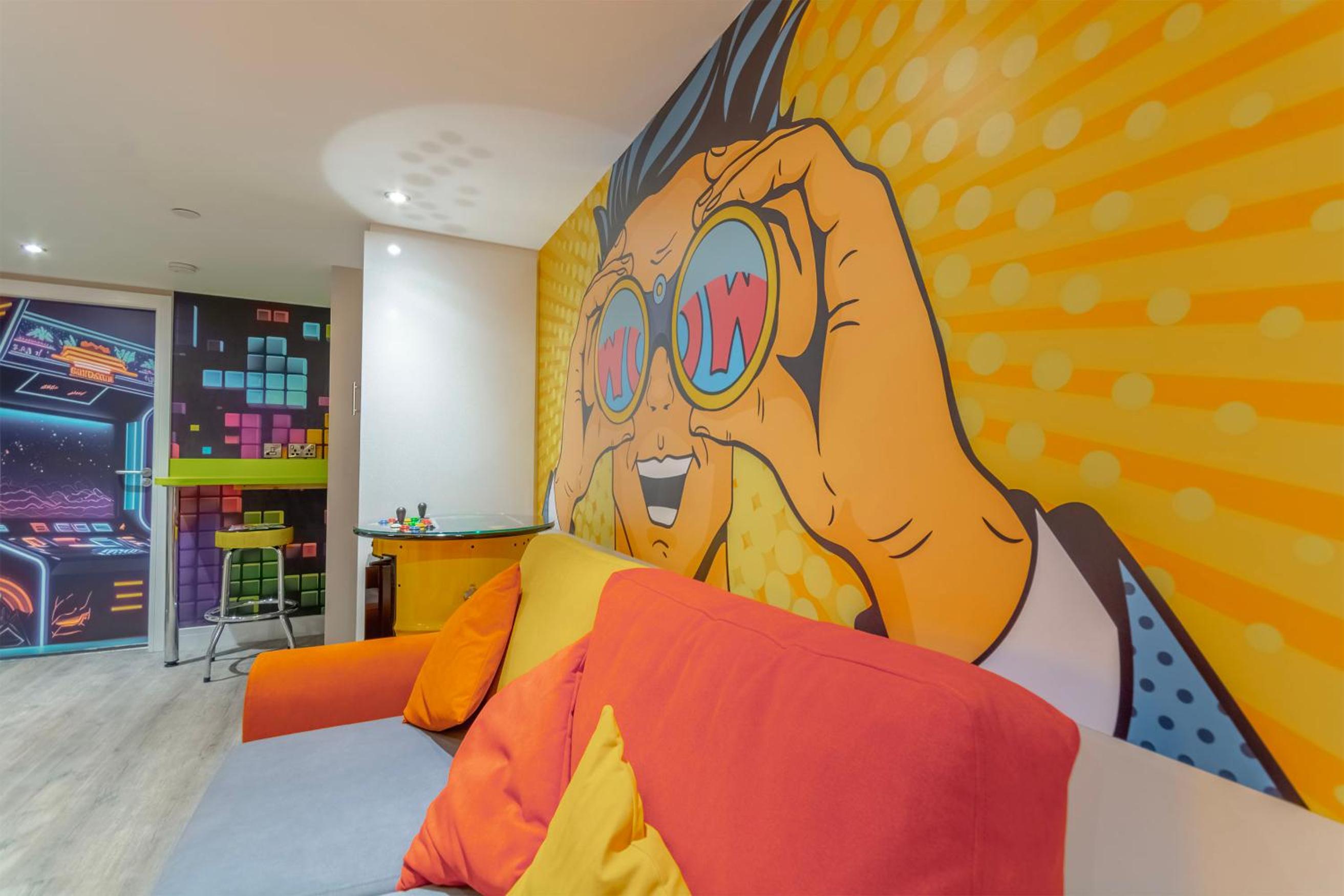 The Old School House - Luxury Themed Apartments view 5