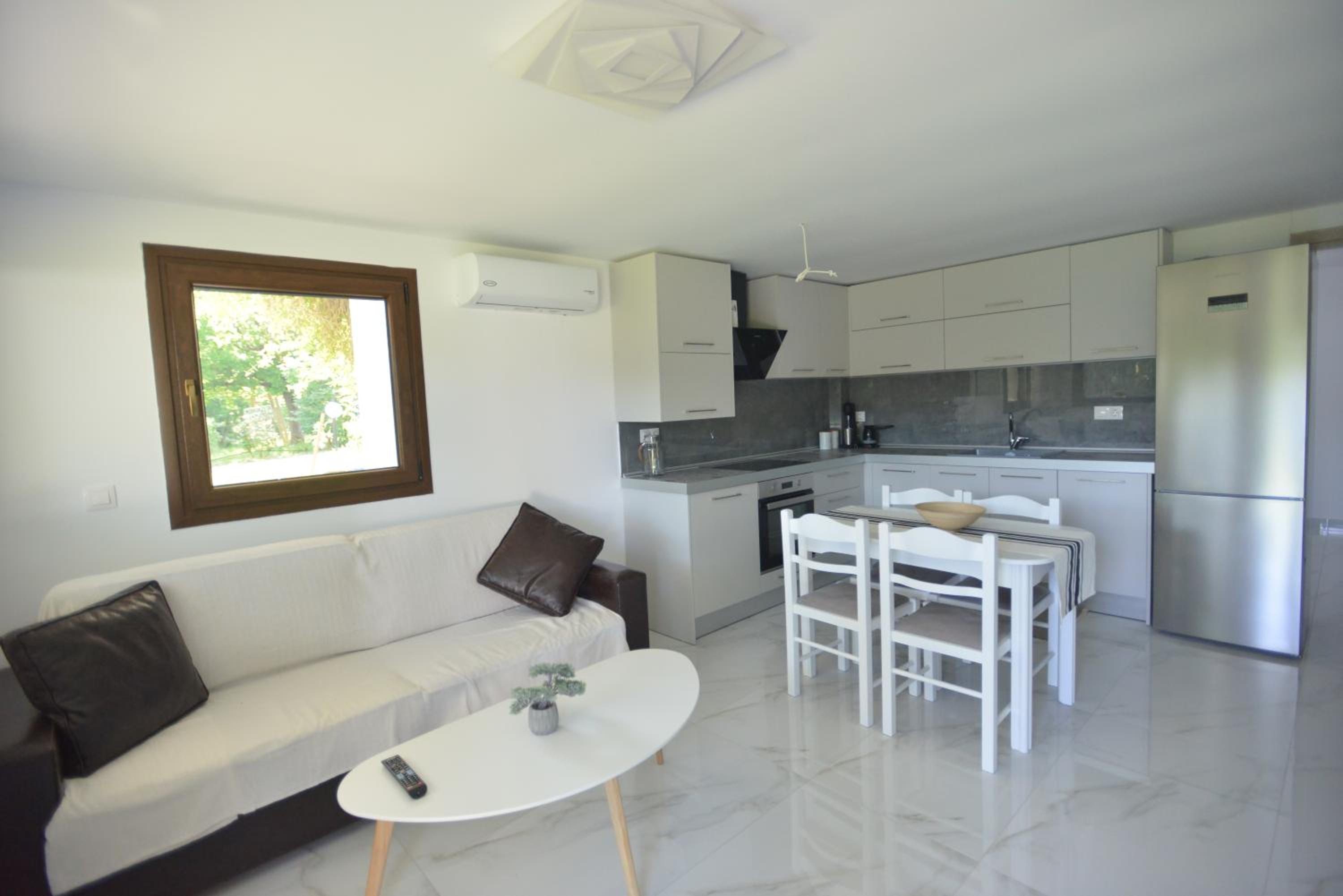 Theros-Cottage