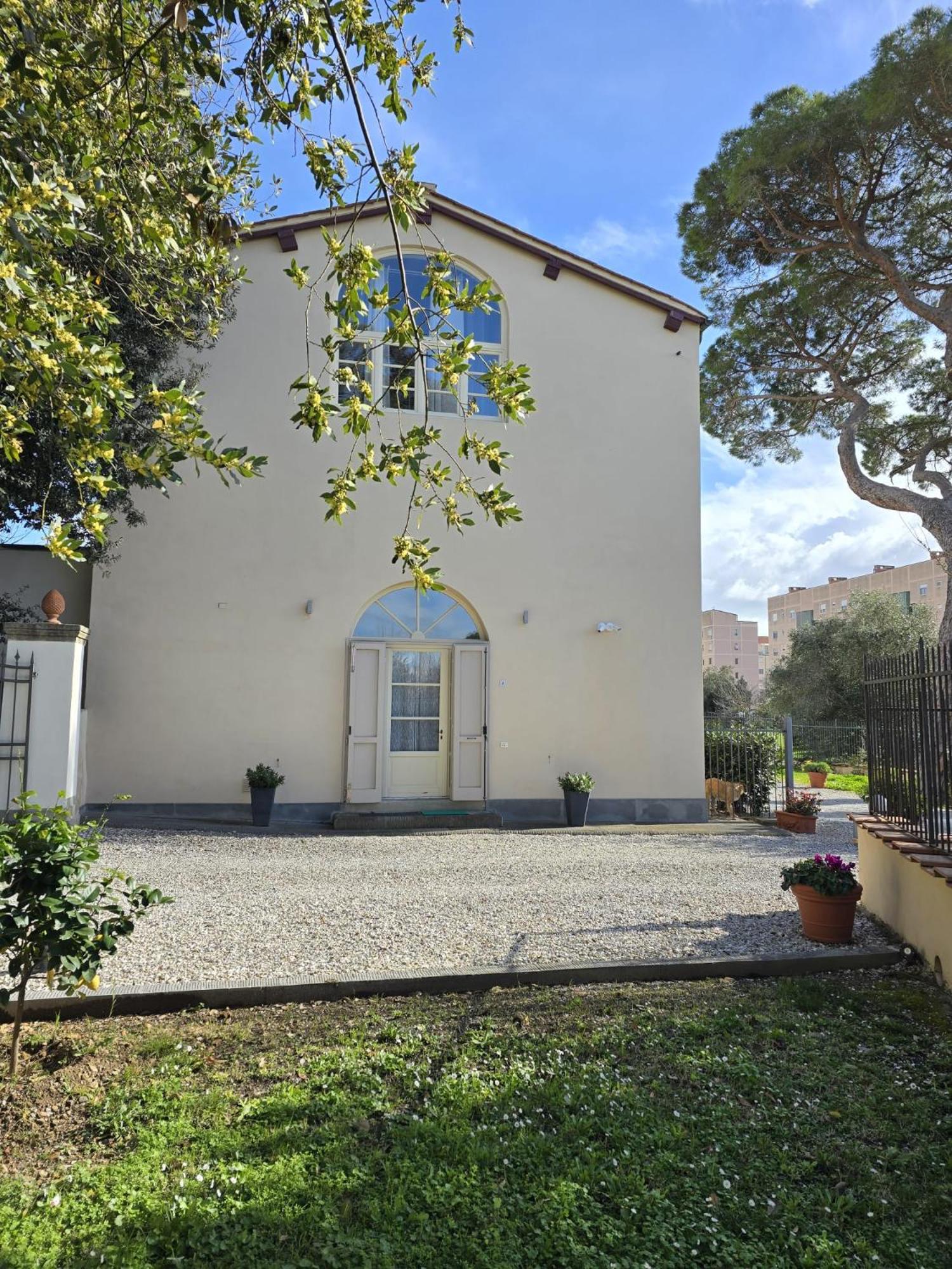 La Villa apartments Tinaia - Excellent for Sardegna & Corsica - 6-8 beds - Private parking included with camera view 3