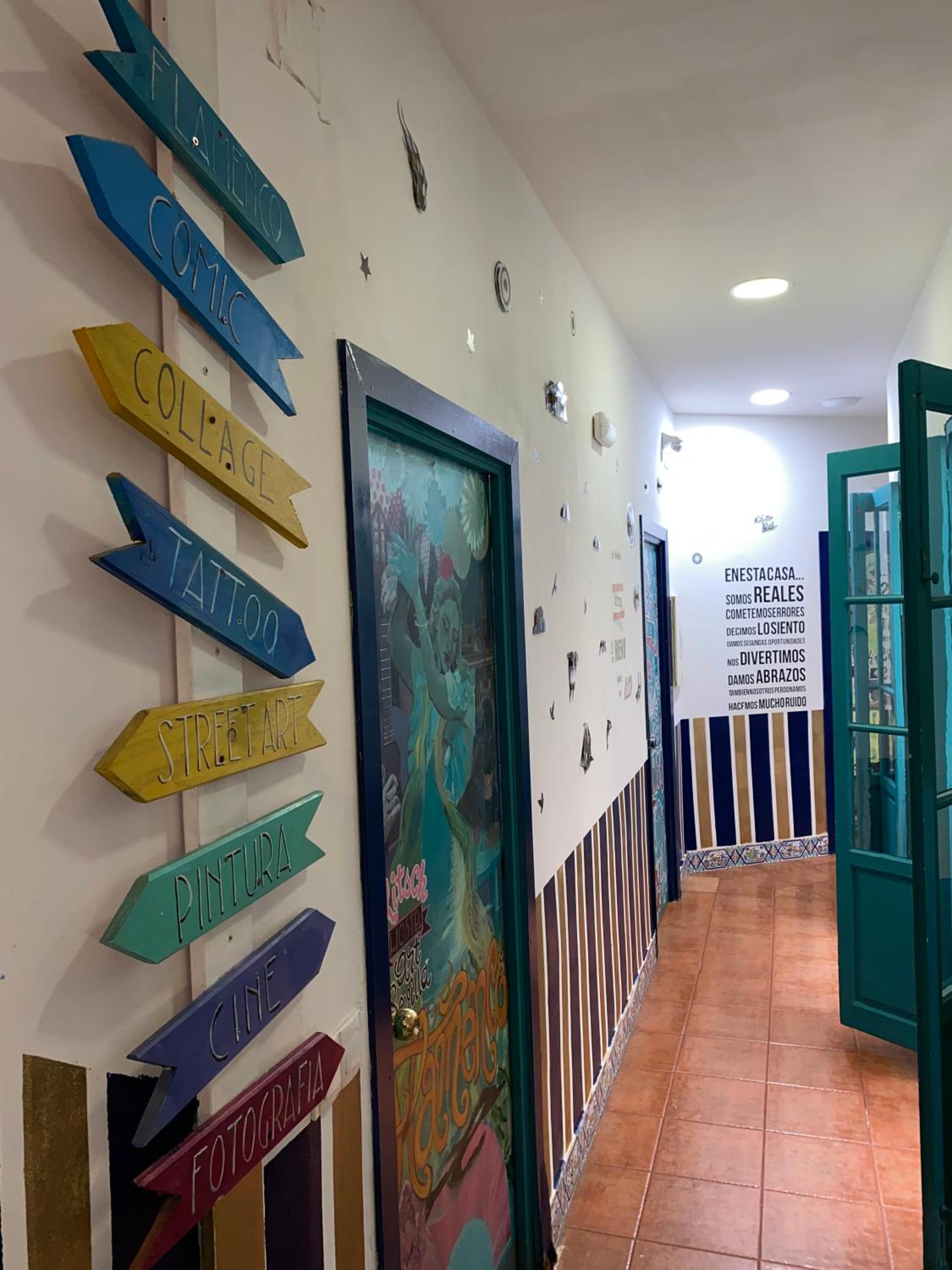 Seville Vacations - Sevilla Kitsch Hostel Art - Property Image 41