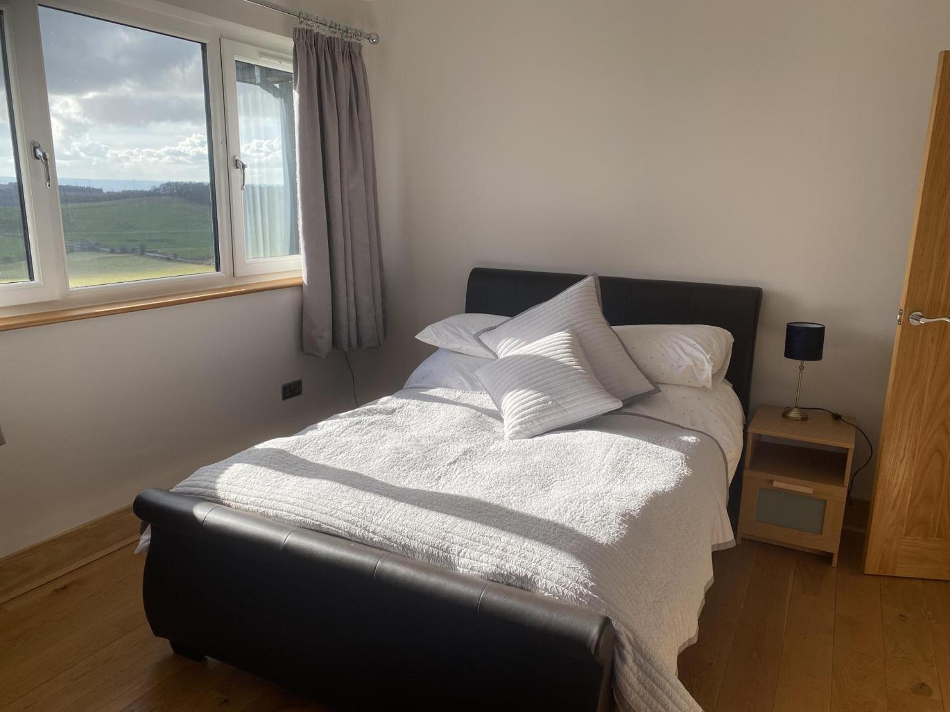 The Annex at Meeks Park immaculate 2 bed view 3