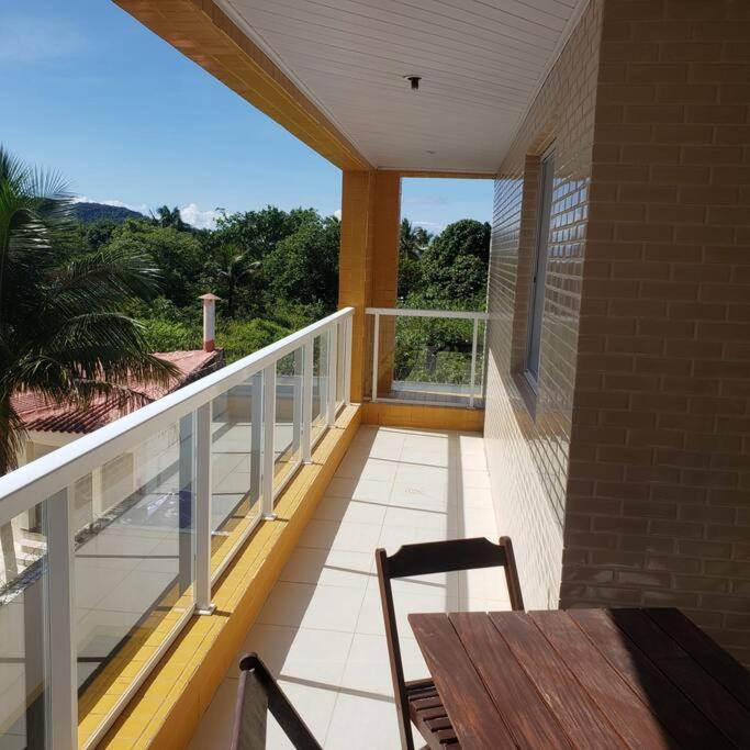 Apto no Jd Indaiá com piscina a 300m da praia