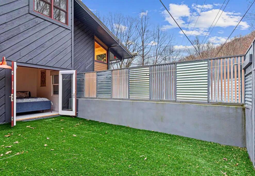 Mountain Bliss: 4BR ,Hot Tub, Views, Games! view 2