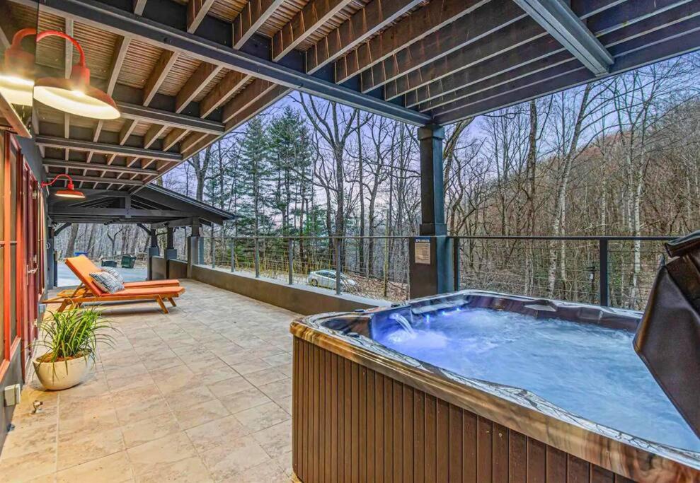 Mountain Bliss: 4BR ,Hot Tub, Views, Games! view 4