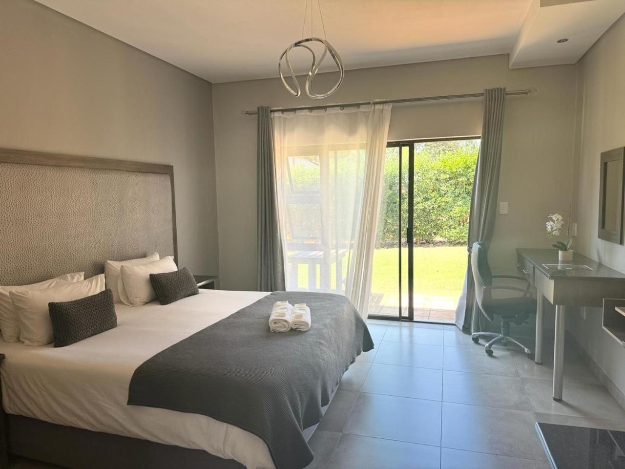 Manor Hills Guest Lodge